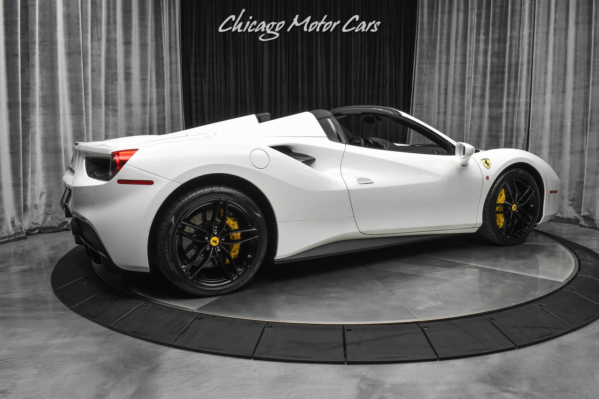 Used-2019-Ferrari-488-Spider-Carbon-Fiber-Race-Seats-Carbon-Fiber-Racing-Package-LOADED