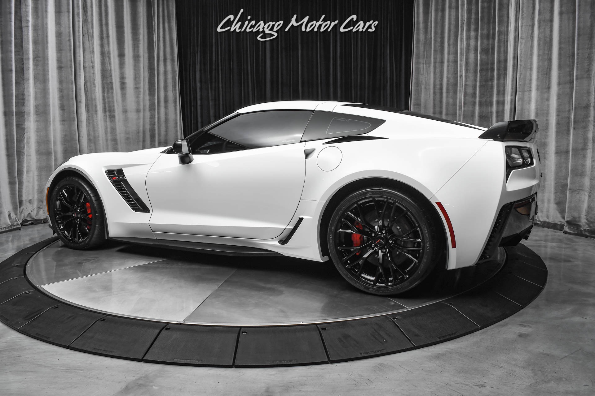 Used-2019-Chevrolet-Corvette-Z06-2LZ-ONLY-979-MILES-7-SPEED-MANUAL