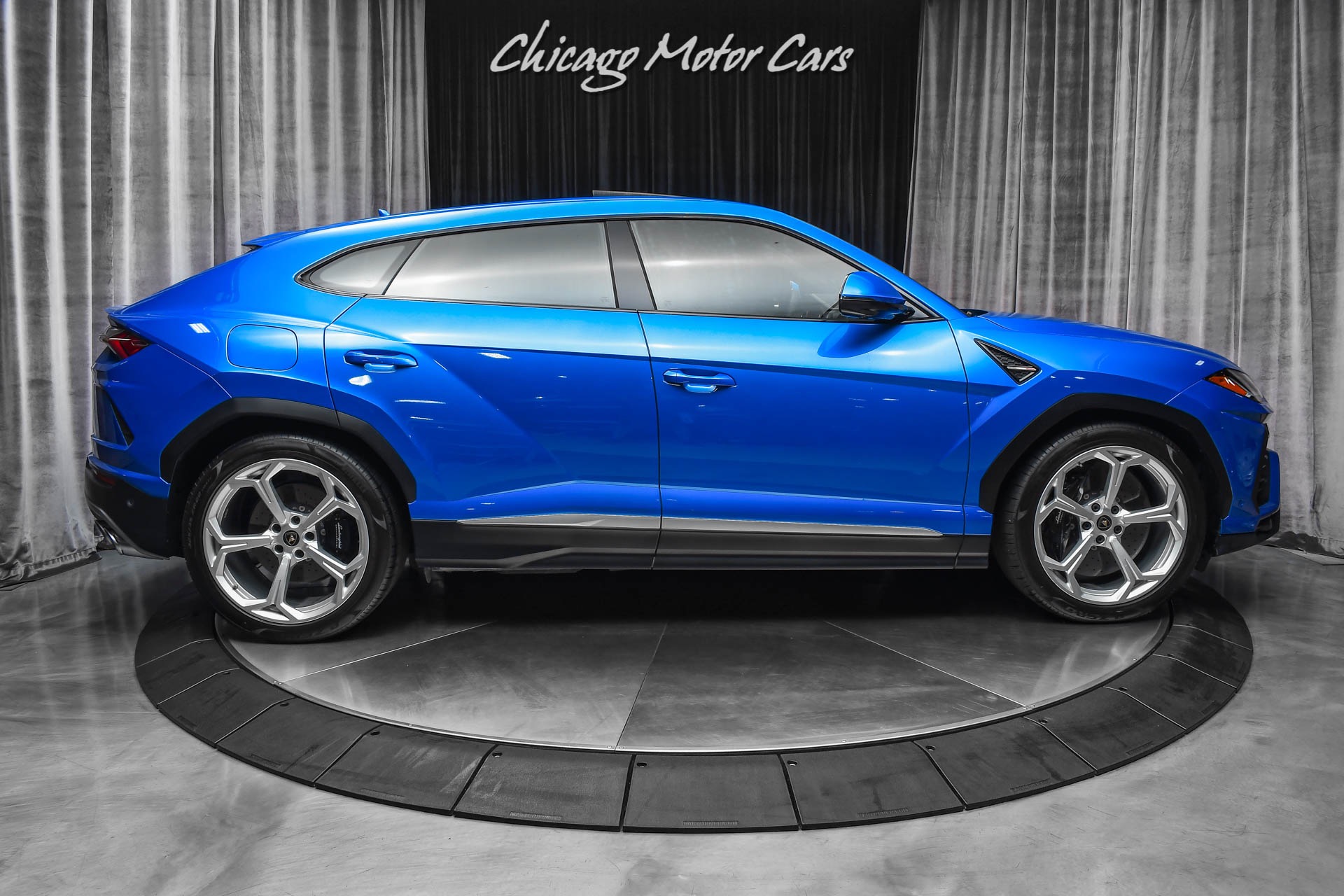 Used-2019-Lamborghini-Urus-Advanced-3D-Sound-Pano-Roof-Off-Road-Modes-Loaded