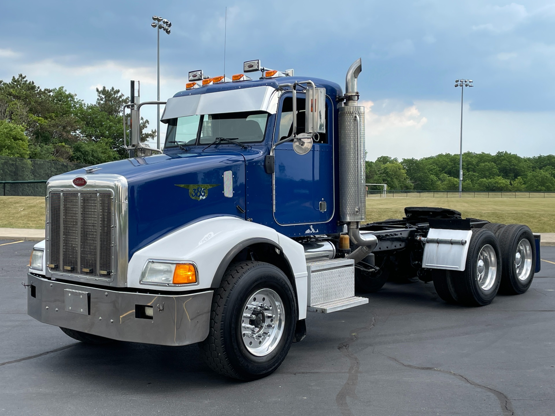 Used-2000-Peterbilt-385-Day-Cab-Cat-Diesel---410-Horsepower---EF-13-Speed---Wet-Kit