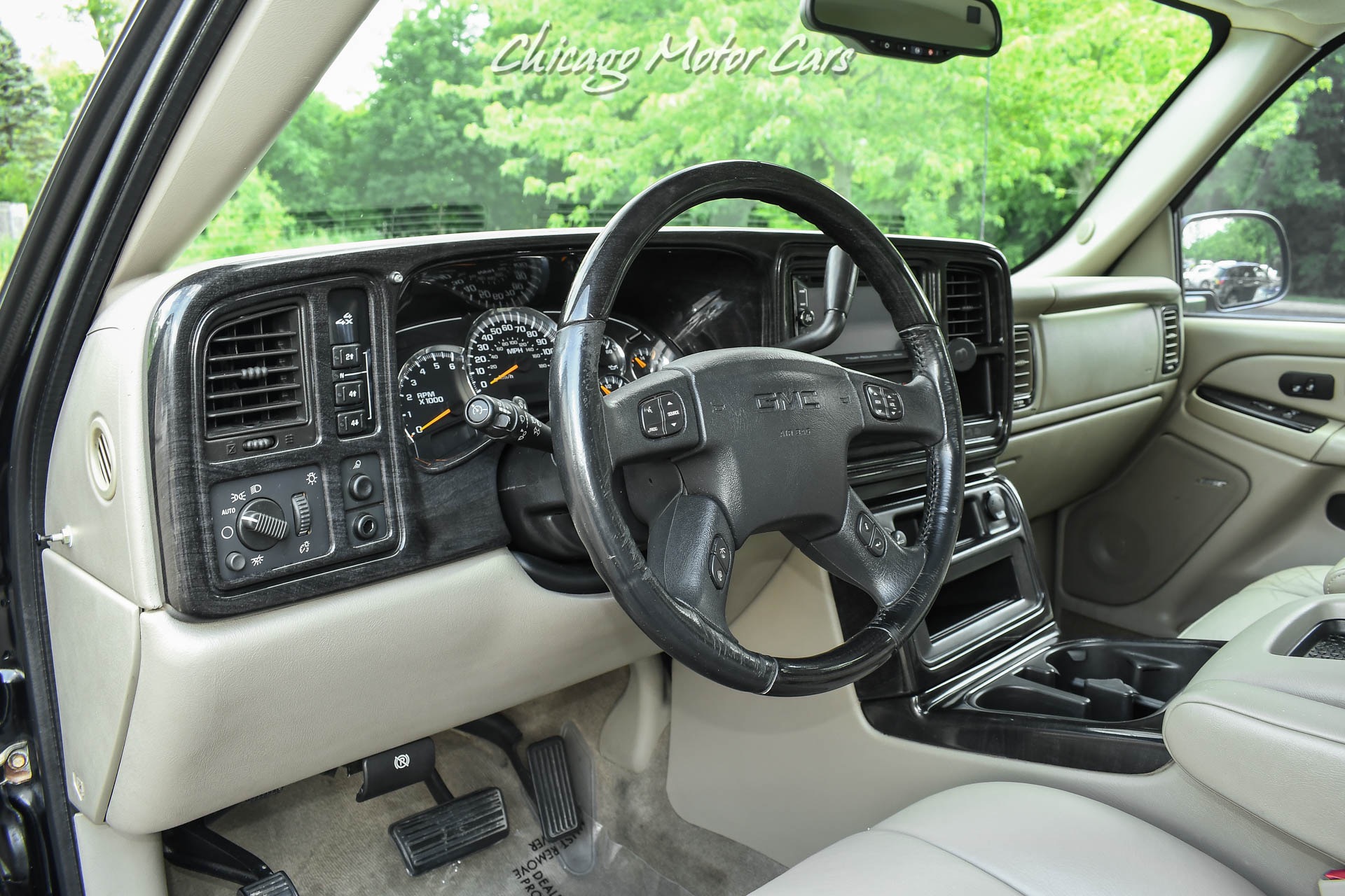 Used-2005-GMC-Sierra-2500HD-6-Inch-Lift-Extremely-Clean-Inside-and-Out-37-Inch-Wheels