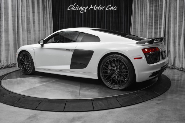 Used 2018 Audi R8 5.2 Quattro V10 Plus Coupe HOT COLOR COMBO! BANG & OLUFSEN AUDIO! 3K MILES! for sale Sold at Chicago Motor Cars in West Chicago IL 60185 3
