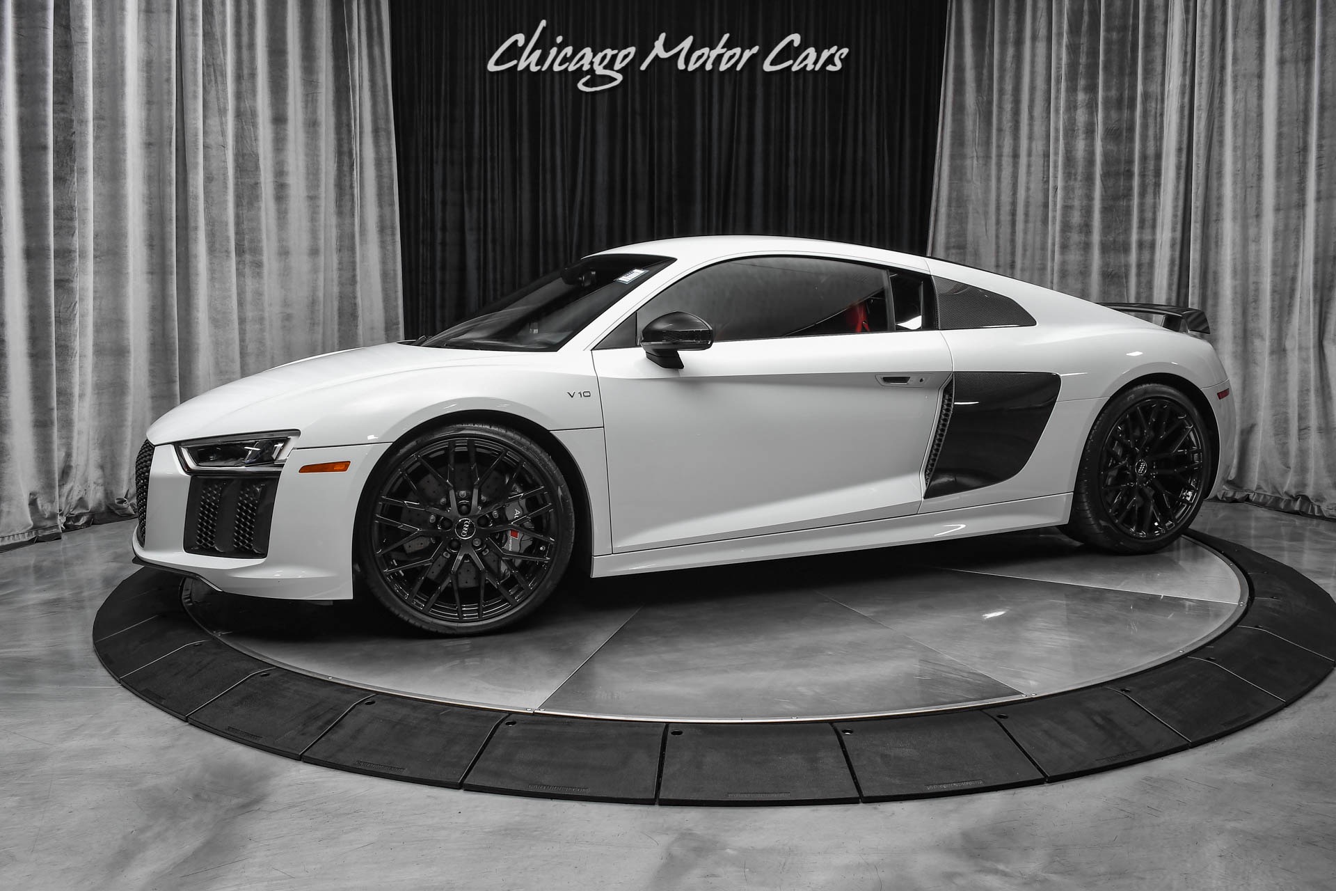 Used 2018 Audi R8 5.2 Quattro V10 Plus Coupe HOT COLOR COMBO! BANG & OLUFSEN AUDIO! 3K MILES! for sale Sold at Chicago Motor Cars in West Chicago IL 60185 1