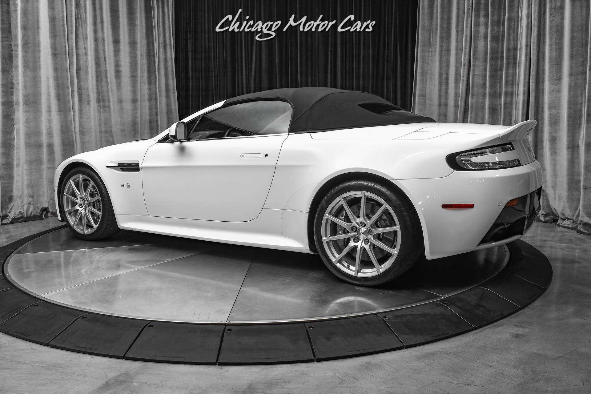 Used-2015-Aston-Martin-V12-Vantage-S-Roadster-Carbon-Fiber-Exterior-ONLY-7k-Miles-565-HP-Convertible