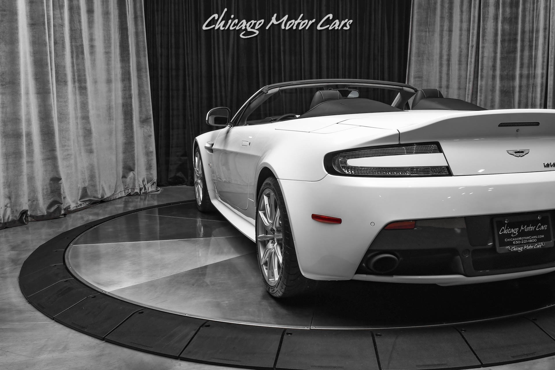 Used-2015-Aston-Martin-V12-Vantage-S-Roadster-Carbon-Fiber-Exterior-ONLY-7k-Miles-565-HP-Convertible