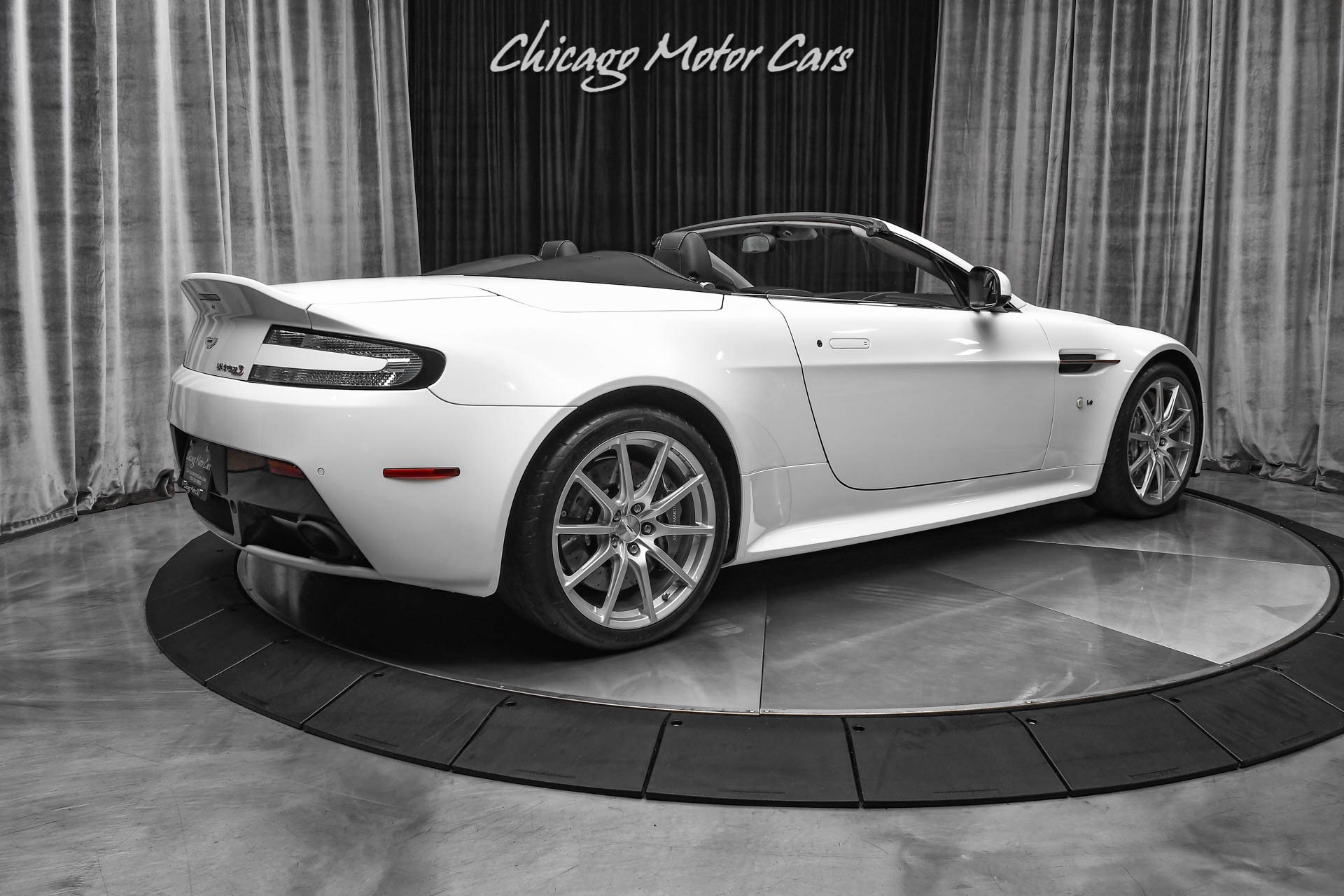 Used-2015-Aston-Martin-V12-Vantage-S-Roadster-Carbon-Fiber-Exterior-ONLY-7k-Miles-565-HP-Convertible