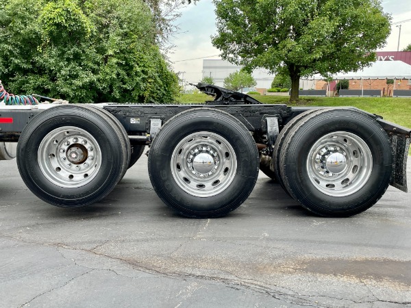 Used-2007-Peterbilt-379-Tri-Axle-Day-Cab---CAT-DIESEL---450-HP---13-Speed-Manual---40K-Rears