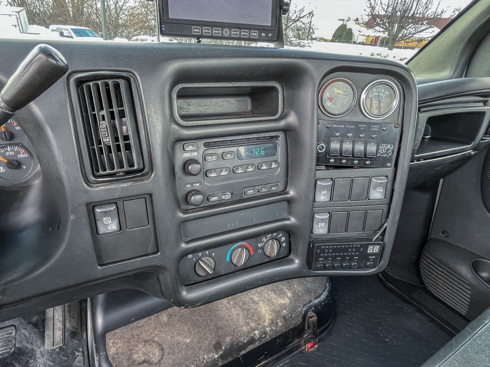 Used-2003-Chevrolet-C5500-Tow-Truck-Rollback-Flatbed-Stinger-Wheel-Lift