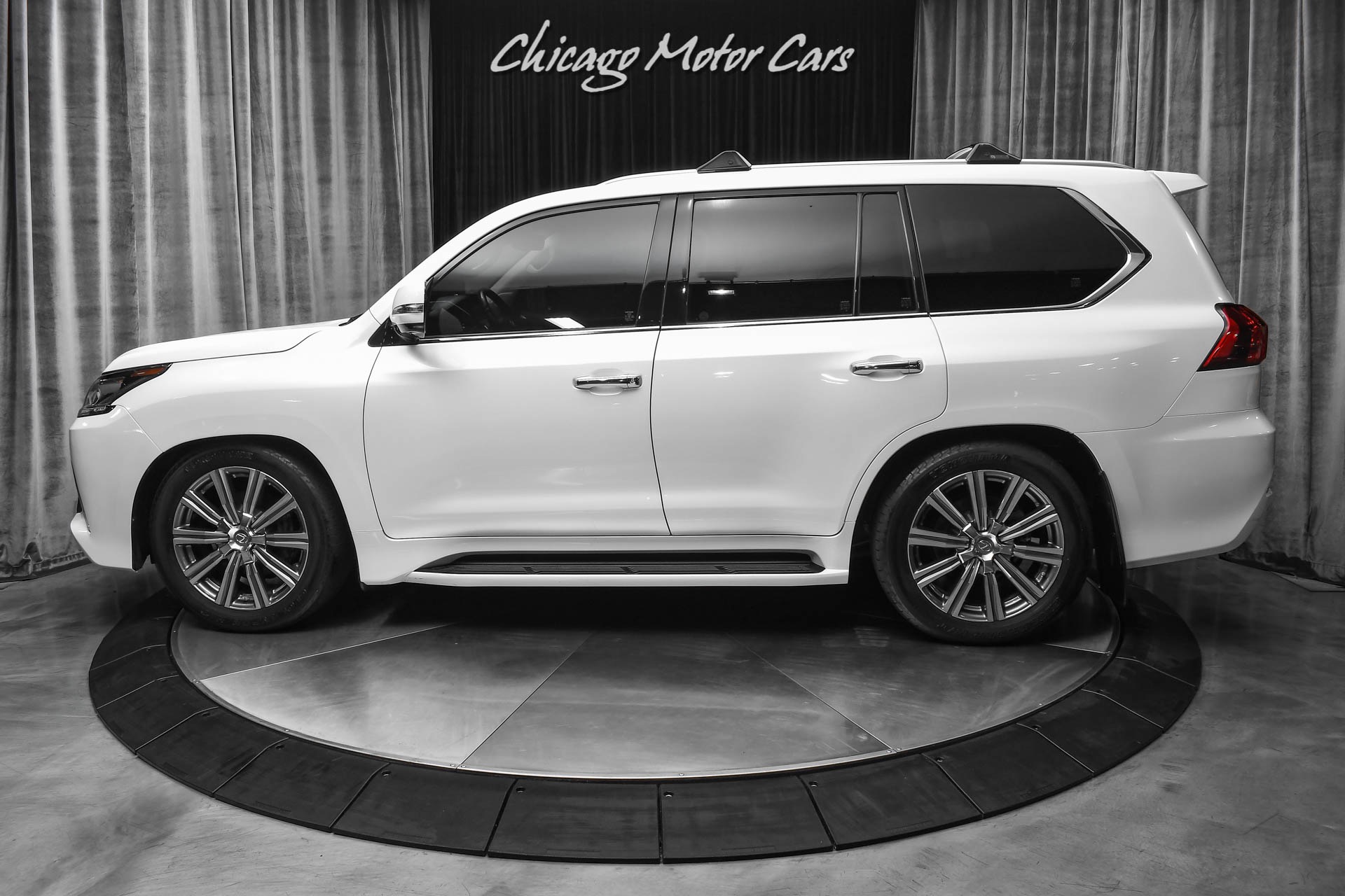 Used-2017-Lexus-LX570-SUV-TV-DVD-4X4-3rd-Seating-LOADED-Pearl-White