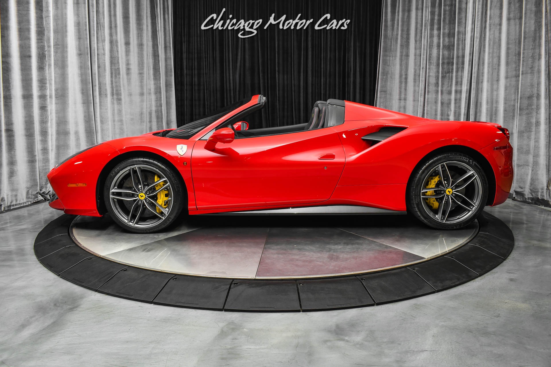 Used-2019-Ferrari-488-Spider-Only-1700-Miles-Carbon-Fiber-Everywhere-Optioned-Extremely-Well