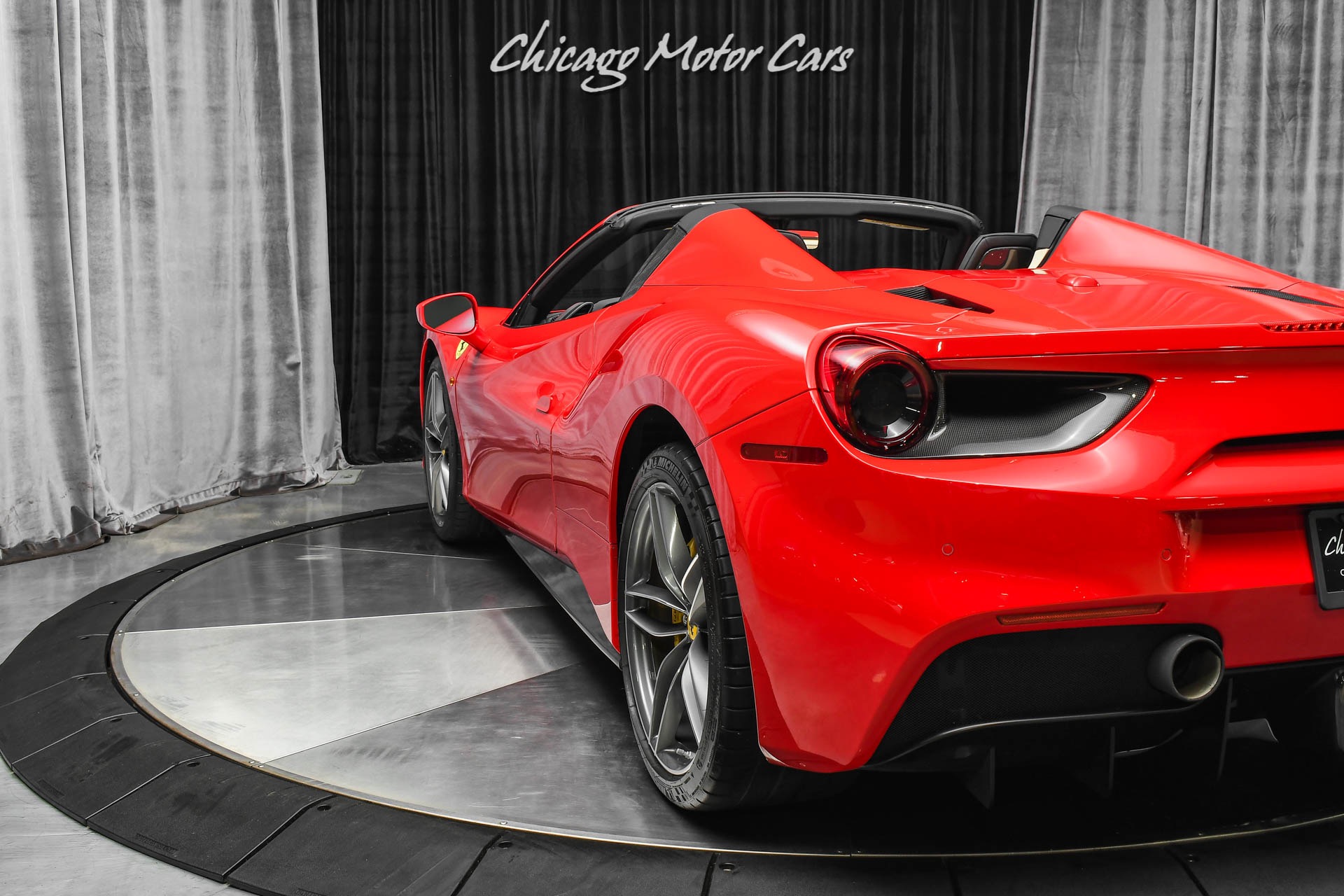 Used-2019-Ferrari-488-Spider-Only-1700-Miles-Carbon-Fiber-Everywhere-Optioned-Extremely-Well