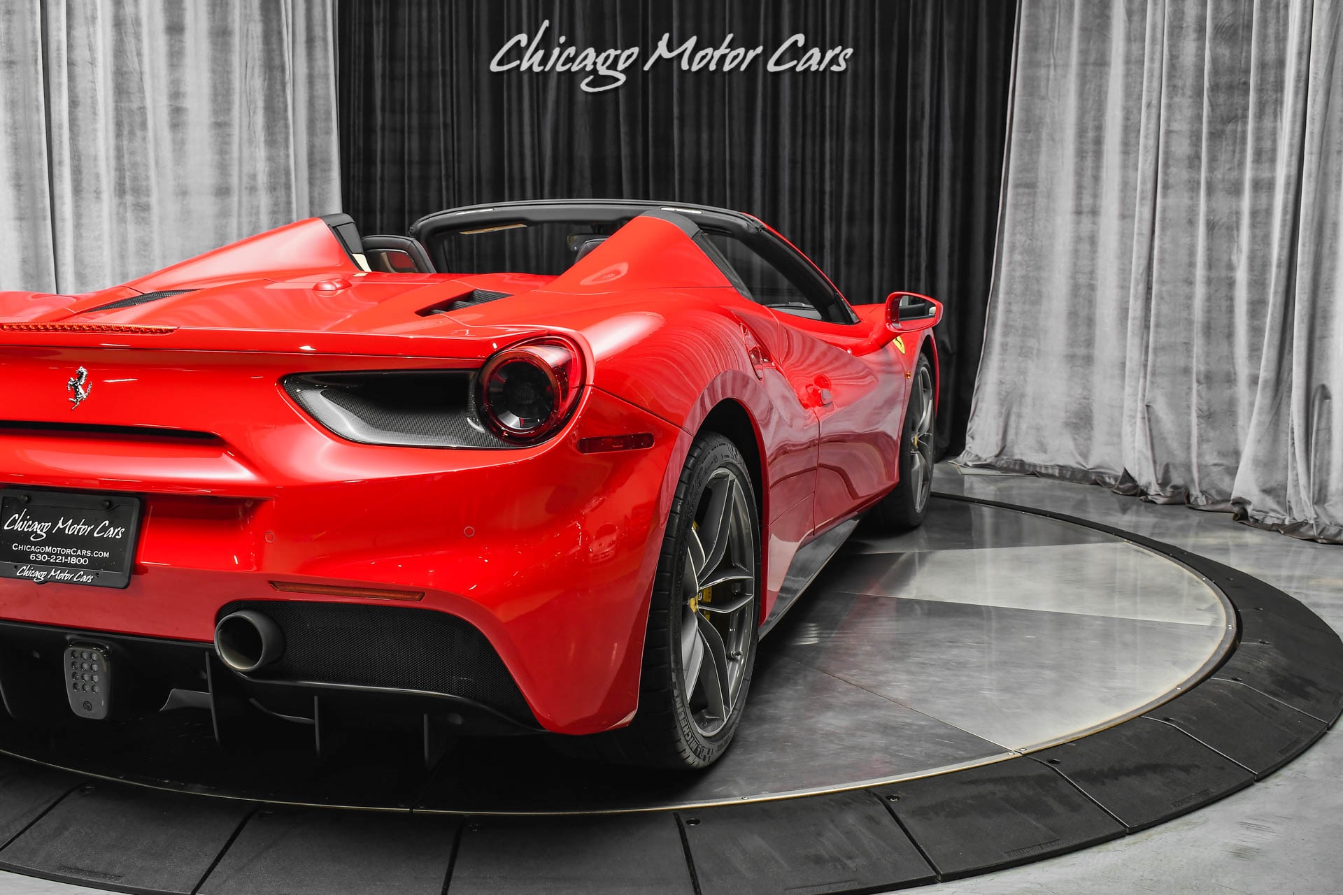 Used-2019-Ferrari-488-Spider-Only-1700-Miles-Carbon-Fiber-Everywhere-Optioned-Extremely-Well