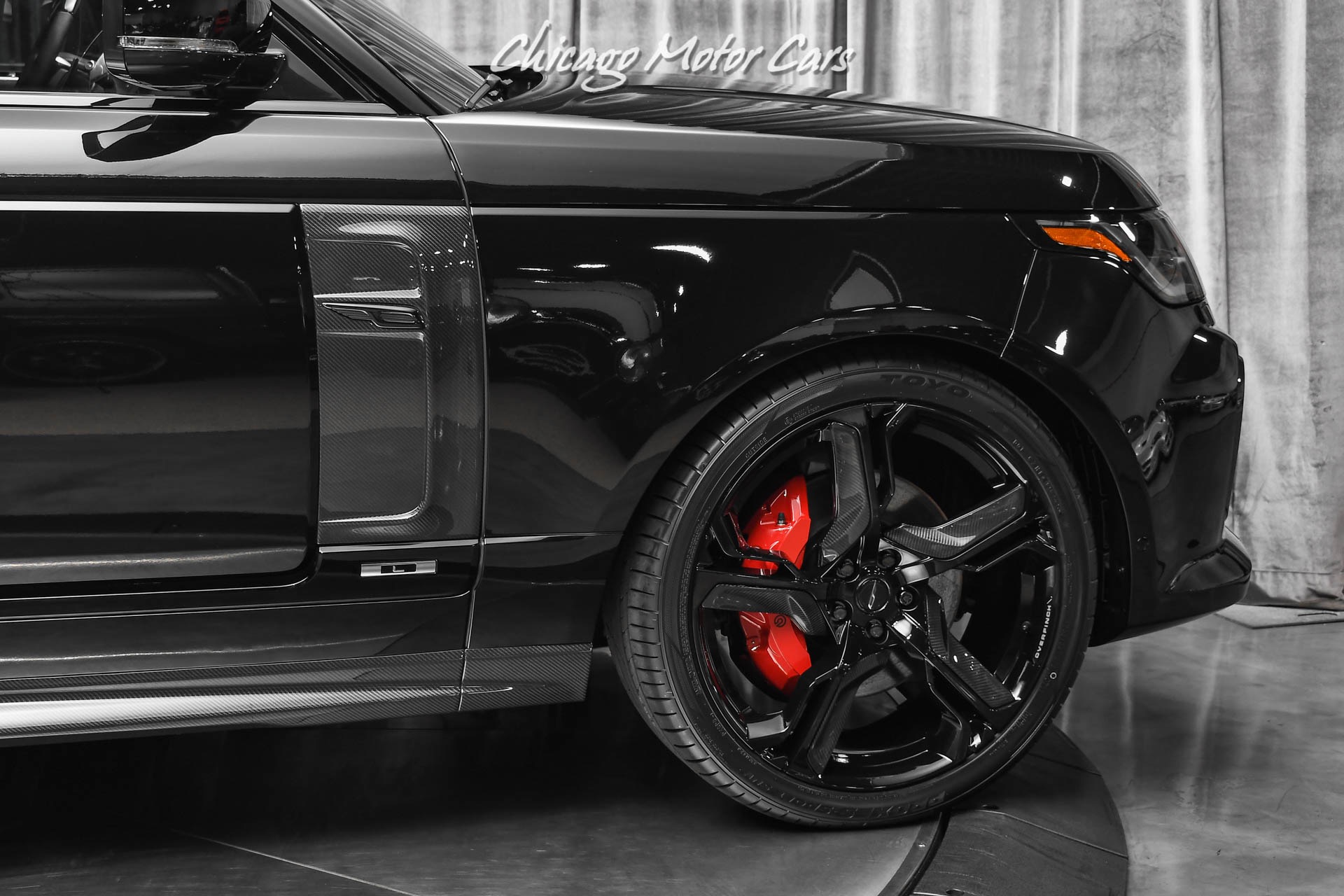 Black English Pointer Range Rover