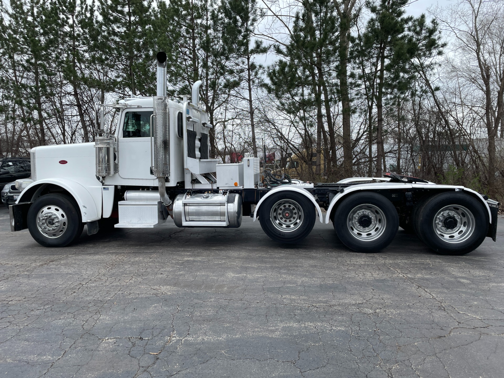 Used-2009-Peterbilt-388-Day-Cab---Cummins-ISX15---550-HP---WET-KIT