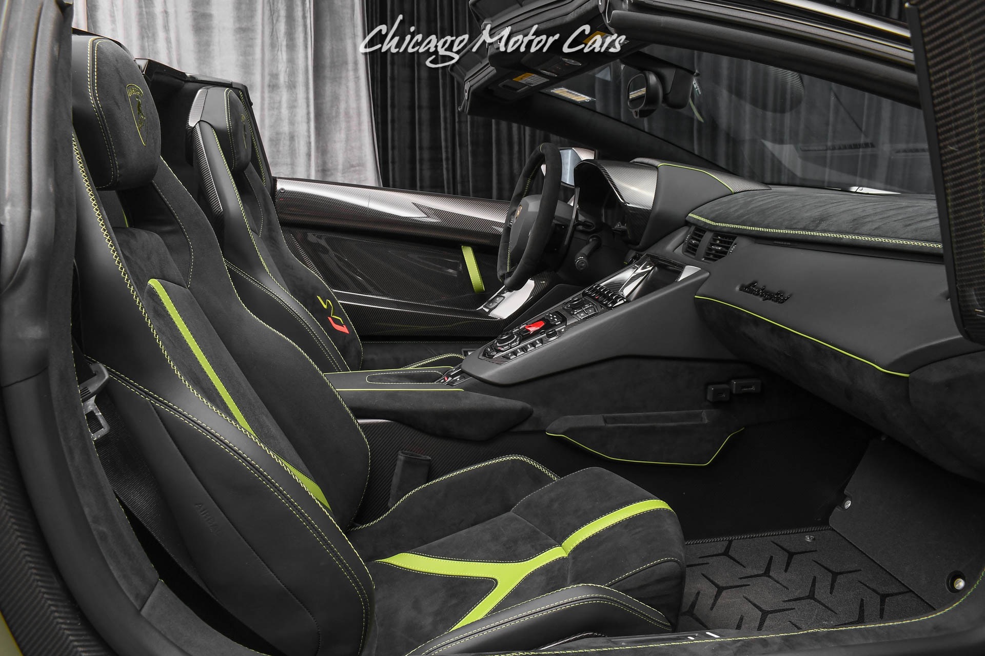 Used-2020-Lamborghini-Aventador-LP770-4-SVJ-Roadster-RARE-Paint-LOADED-Carbon-Fiber-FULL-Ad-Personam