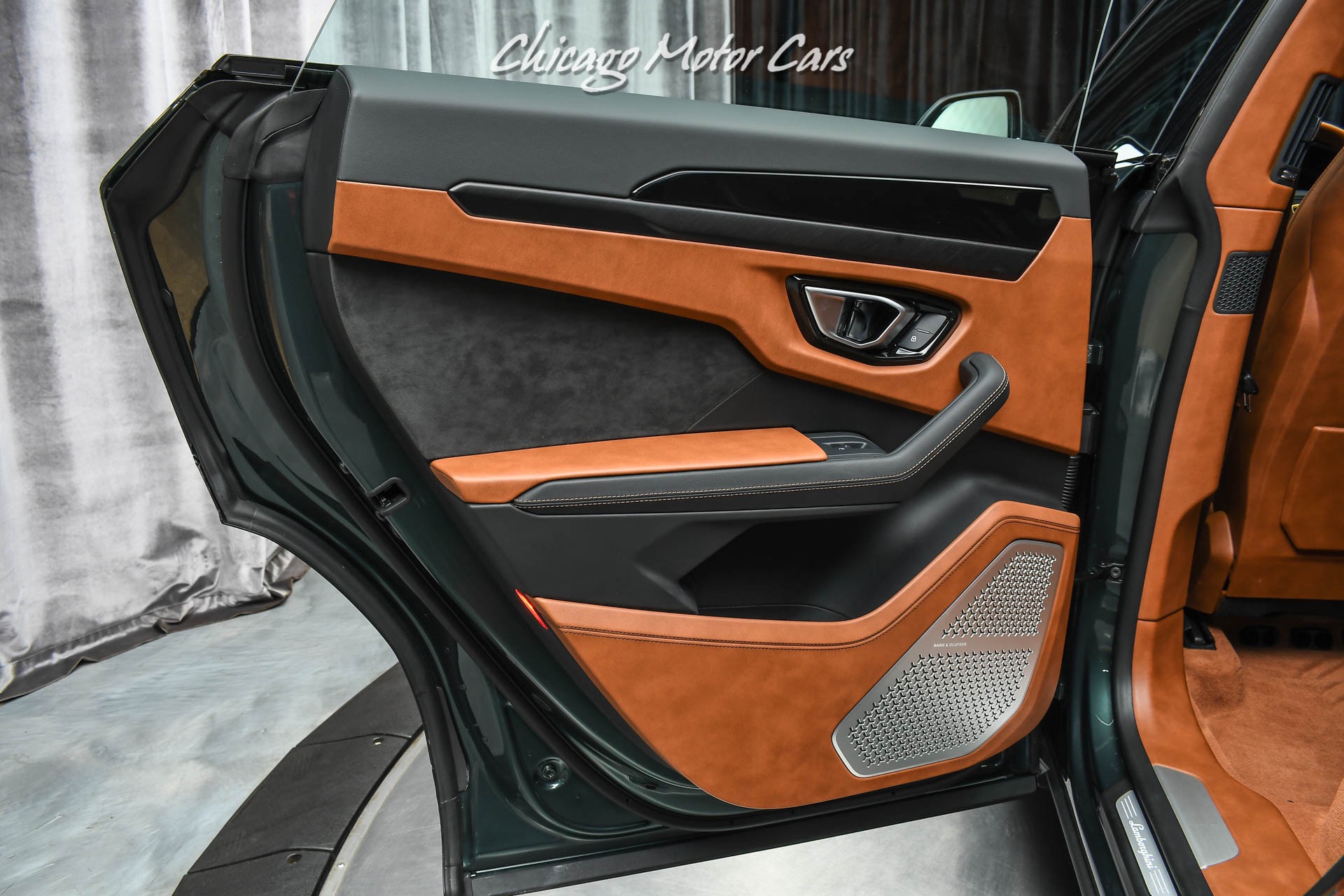 Used-2021-Lamborghini-Urus-SUV-Rare-Color-Combo-Terra-Asia-Interior-ONLY-300-Miles