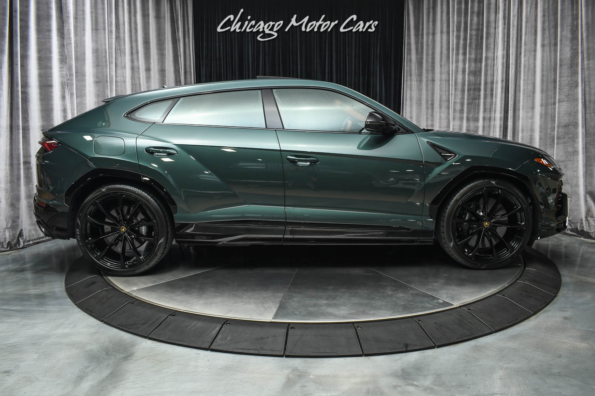 Used-2021-Lamborghini-Urus-SUV-Rare-Color-Combo-Terra-Asia-Interior-ONLY-300-Miles