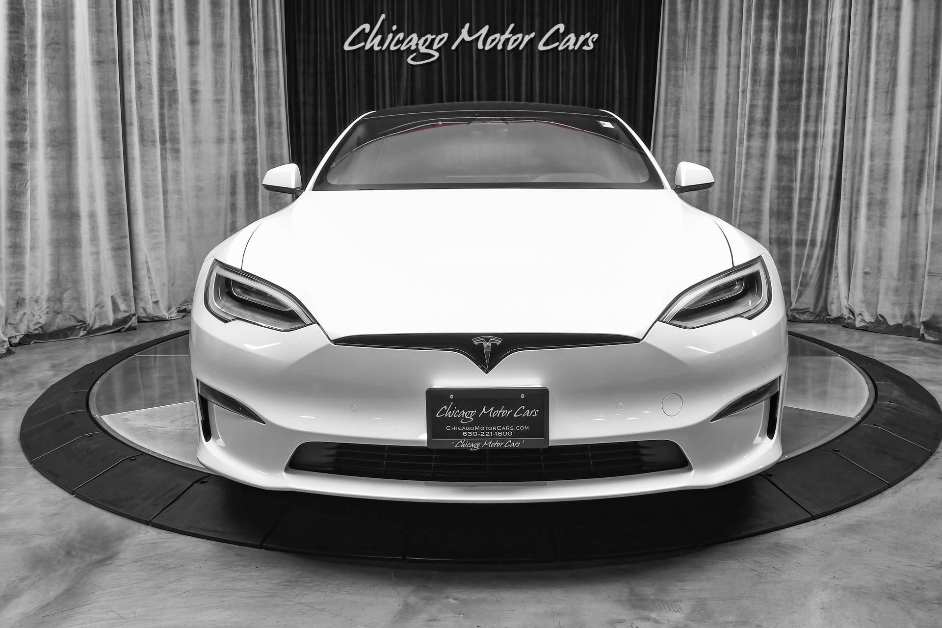 Rent a Tesla Model S Plaid in Vienna- DRIVAR® Sports Car Rental Austria