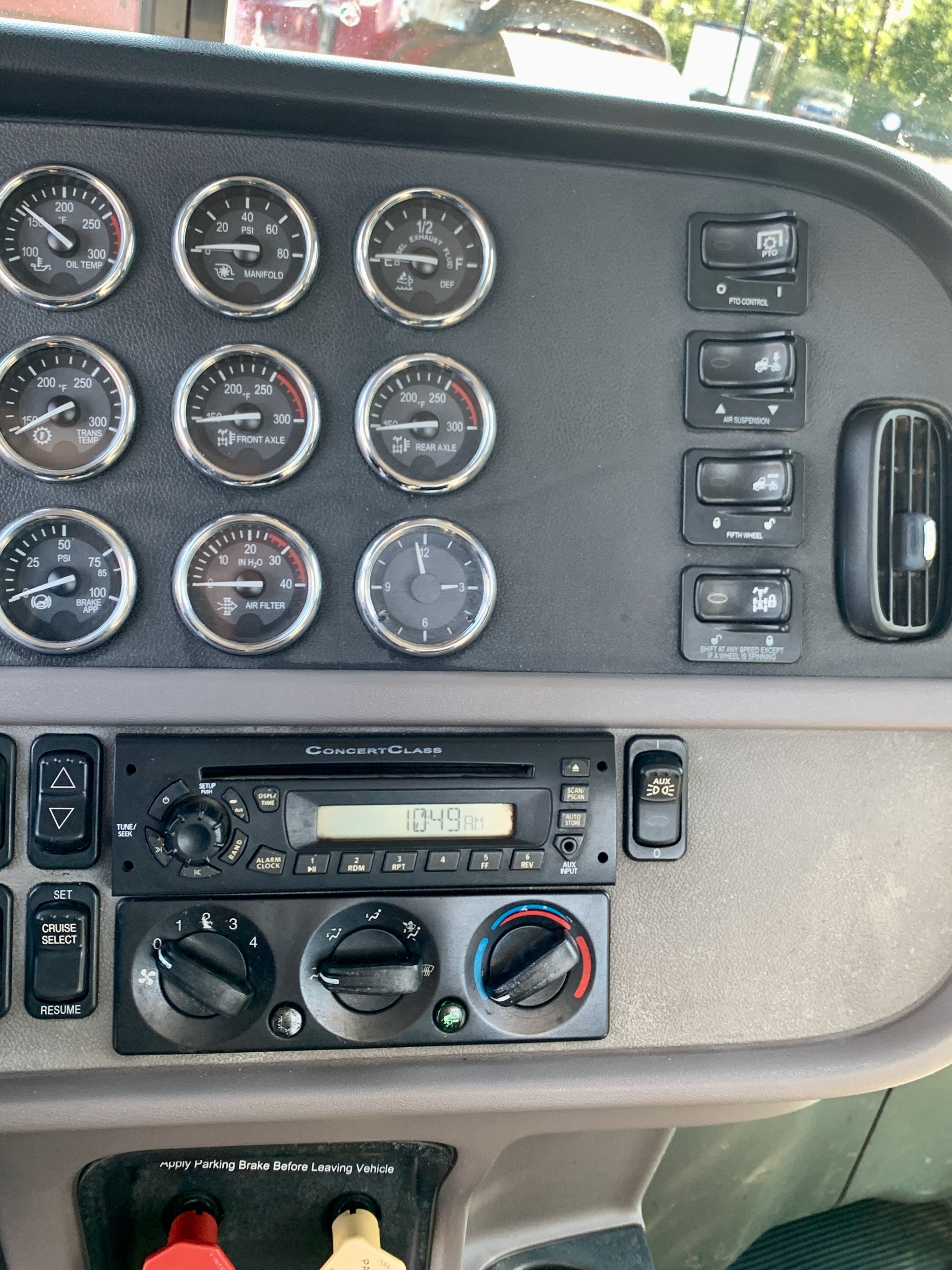 Used-2012-Peterbilt-388-Day-Cab---Cummins-ISX15---485-HP---10-Speed-Manual