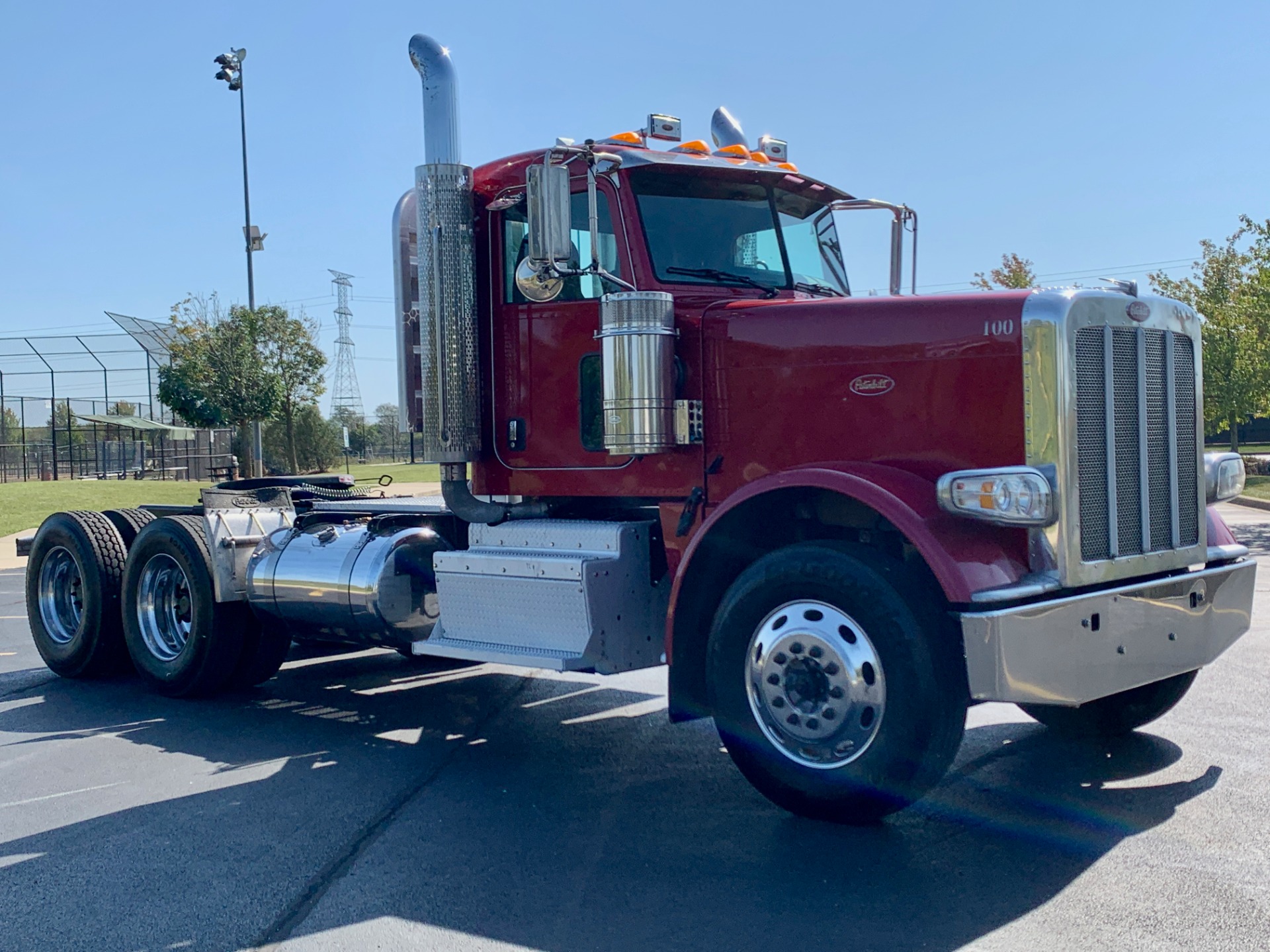 Used-2012-Peterbilt-388-Day-Cab---Cummins-ISX15---485-HP---10-Speed-Manual