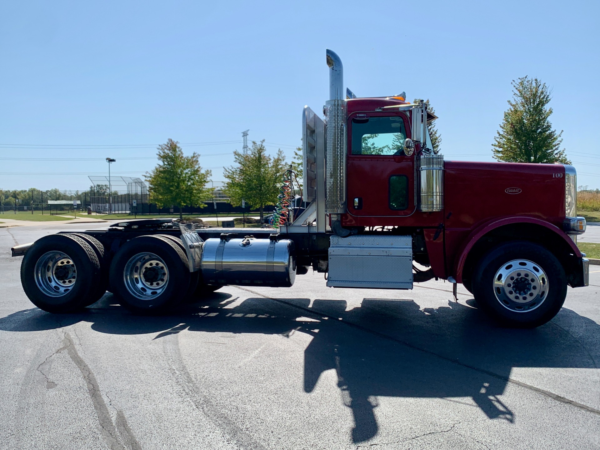 Used-2012-Peterbilt-388-Day-Cab---Cummins-ISX15---485-HP---10-Speed-Manual