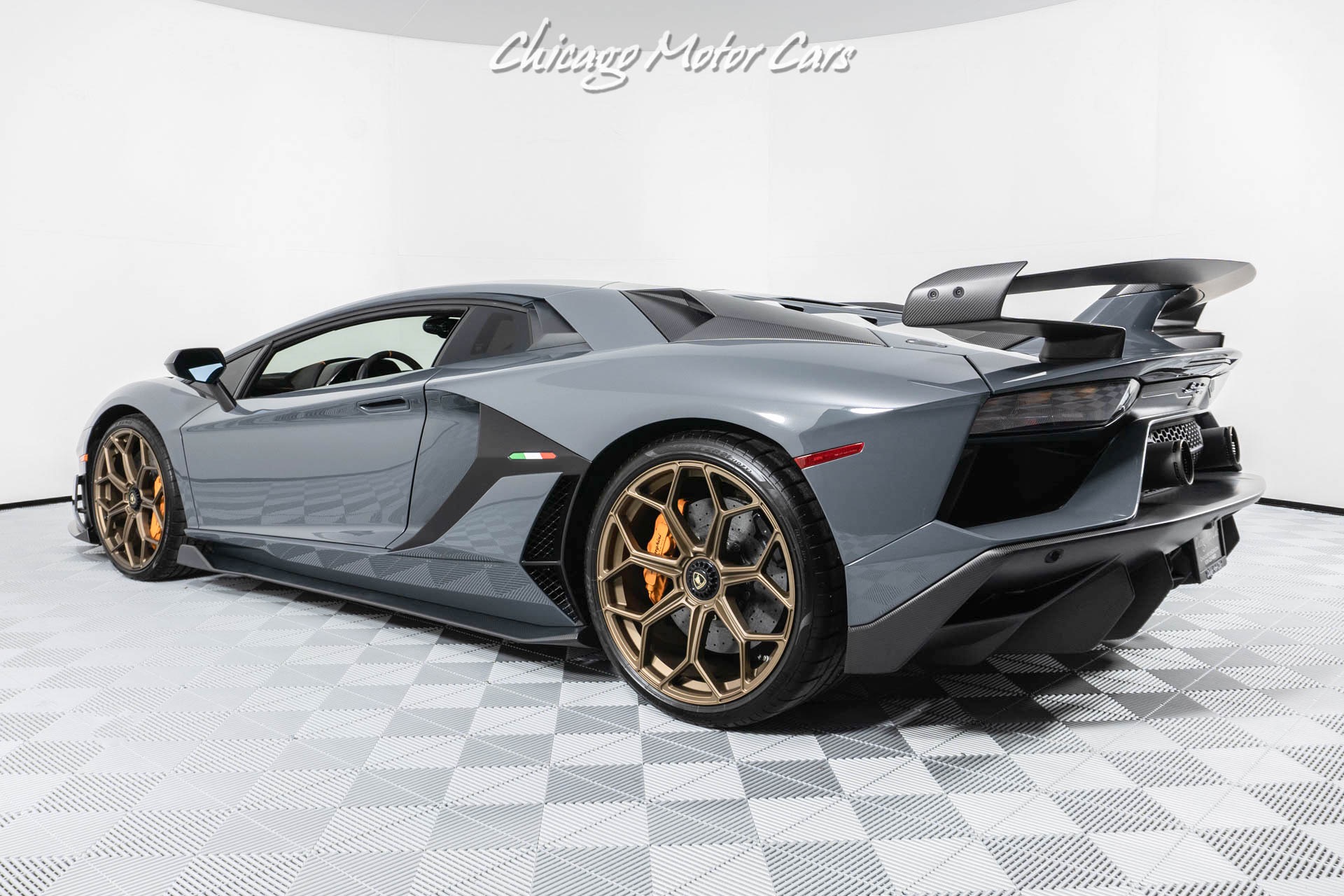 Used-2019-Lamborghini-Aventador-LP770-4-SVJ-Coupe-RARE-Grigio-Telesto-Hot-Color-Combo-SV-Interior-Upgrade