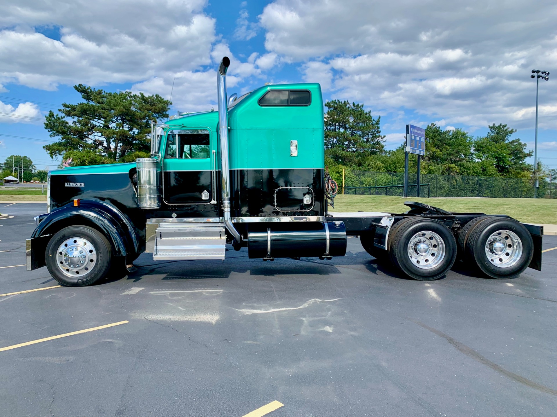 Used-1997-Kenworth-W900-Sleeper---Detroit-Diesel---485-HP---13-Speed---RECENT-INFRAME