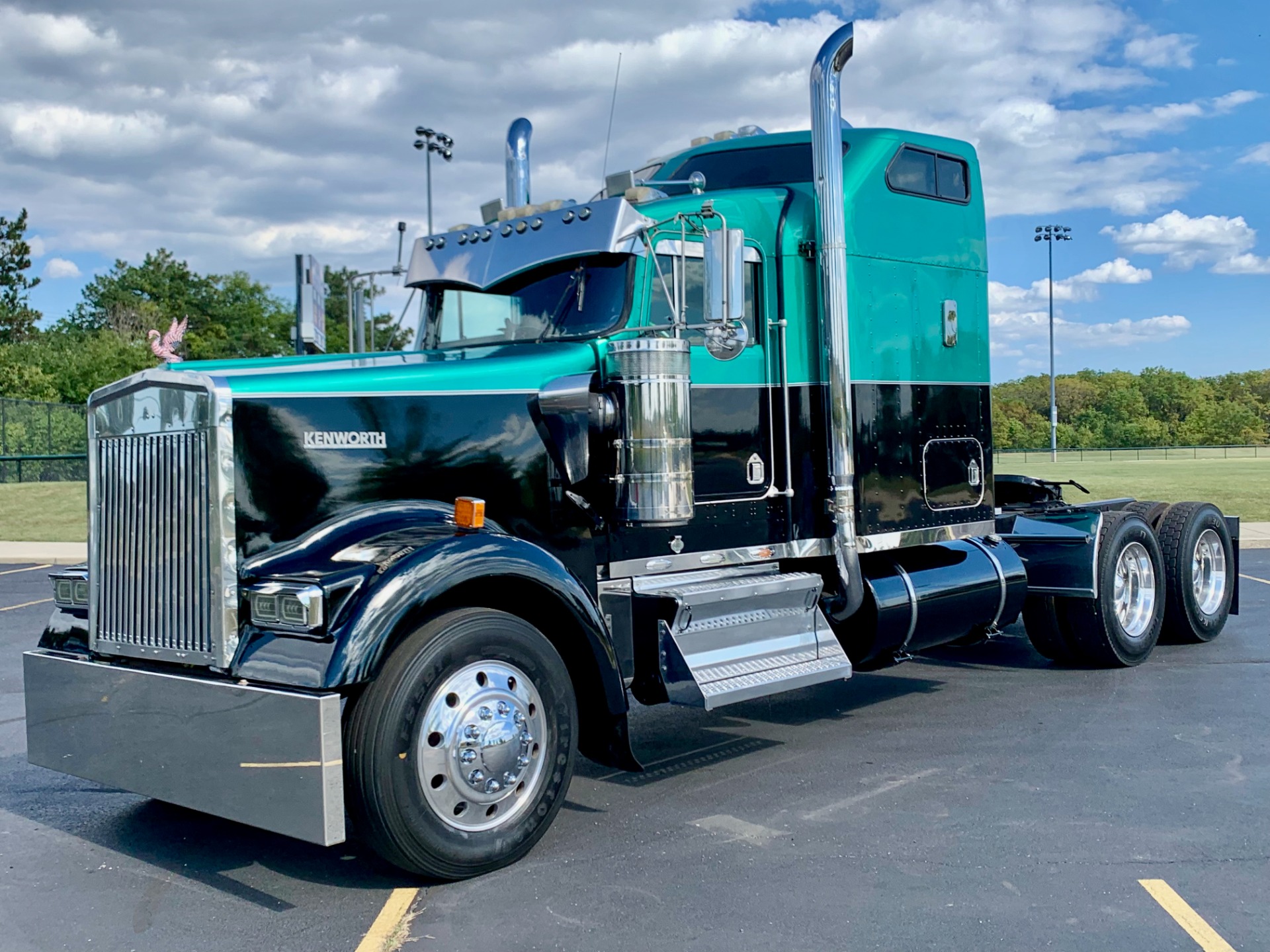 Used 1997 Kenworth W900 Sleeper - Detroit Diesel - 485 HP - 13 Speed - RECENT INFRAME! for sale Sold at Chicago Motor Cars in West Chicago IL 60185 1