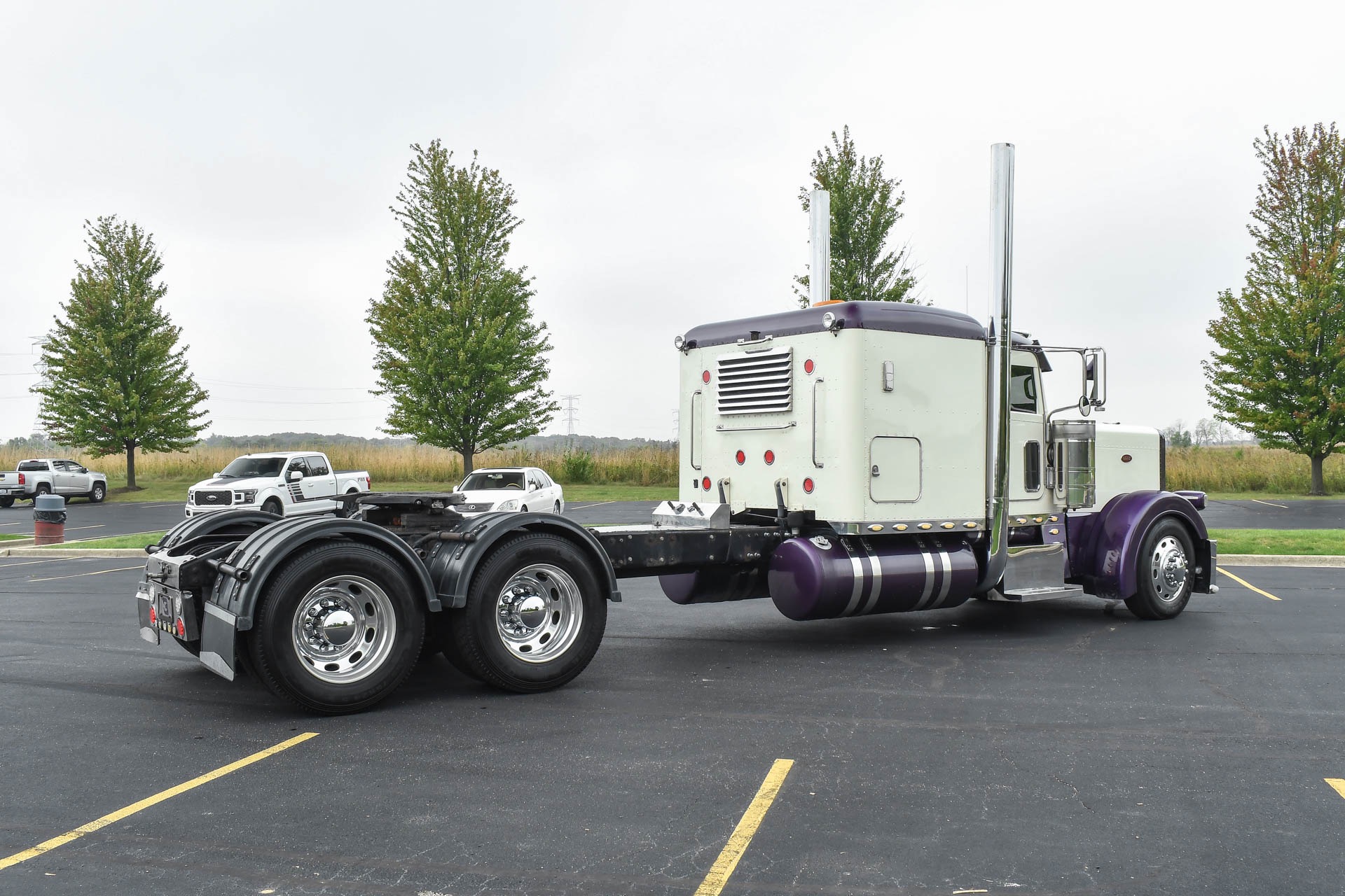 Used-2008-Peterbilt-389-Sleeper---ISX15---600-HP---18-Speed---40K-Rears