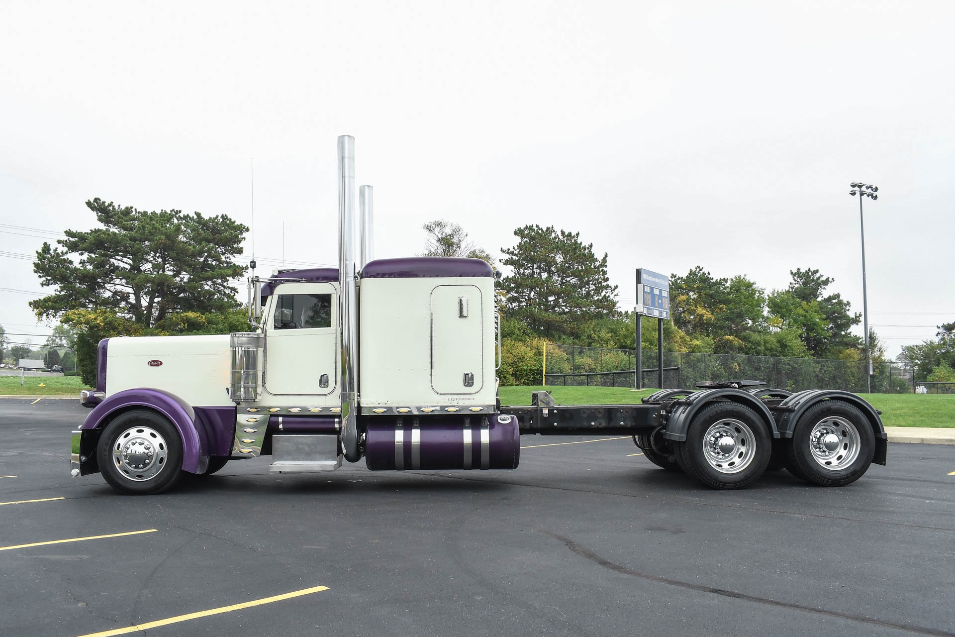 Used-2008-Peterbilt-389-Sleeper---ISX15---600-HP---18-Speed---40K-Rears