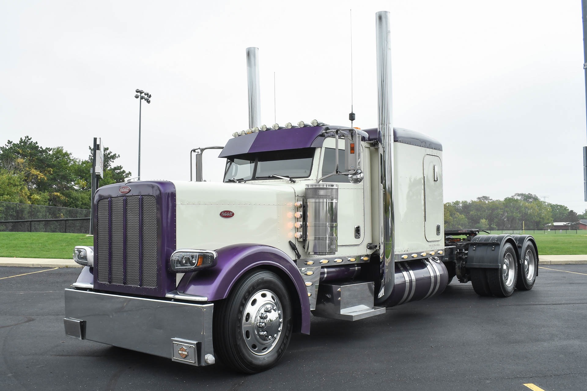 Used-2008-Peterbilt-389-Sleeper---ISX15---600-HP---18-Speed---40K-Rears