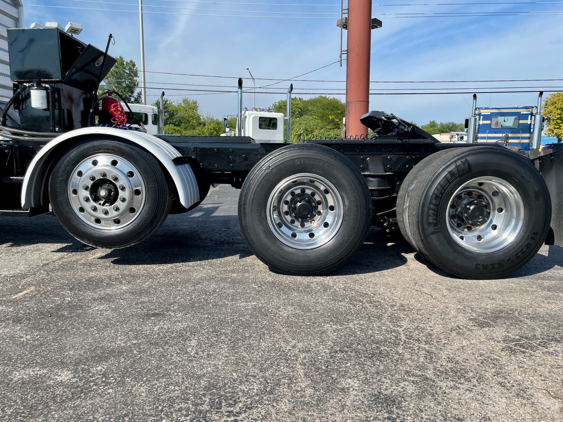 Used-2001-Kenworth-T800-Tri-Axle-Day-Cab---CAT-C15---515-HP---46K-Rears