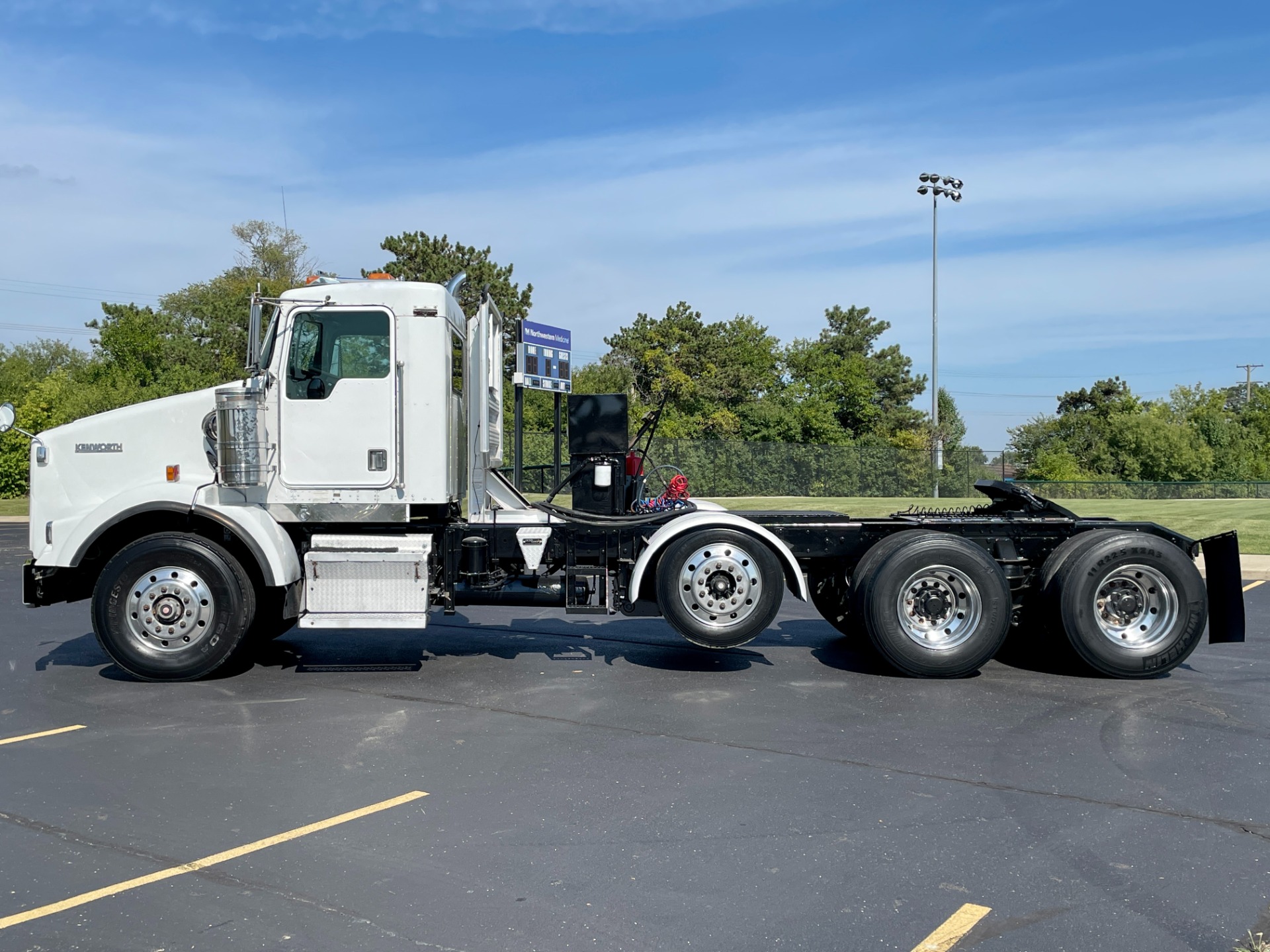 Used-2001-Kenworth-T800-Tri-Axle-Day-Cab---CAT-C15---515-HP---46K-Rears