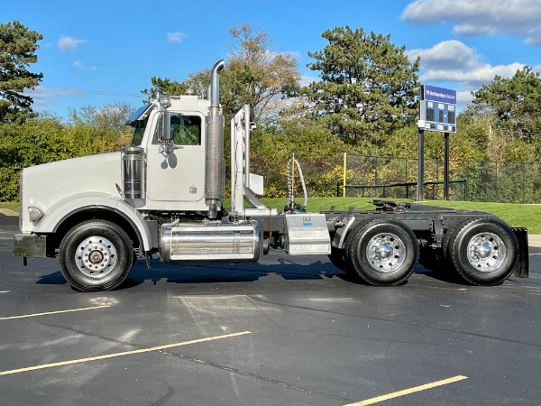 Used-2005-Peterbilt-378-Day-Cab---CAT-C15---475HP---18-Speed-with-AUX-TRANS--