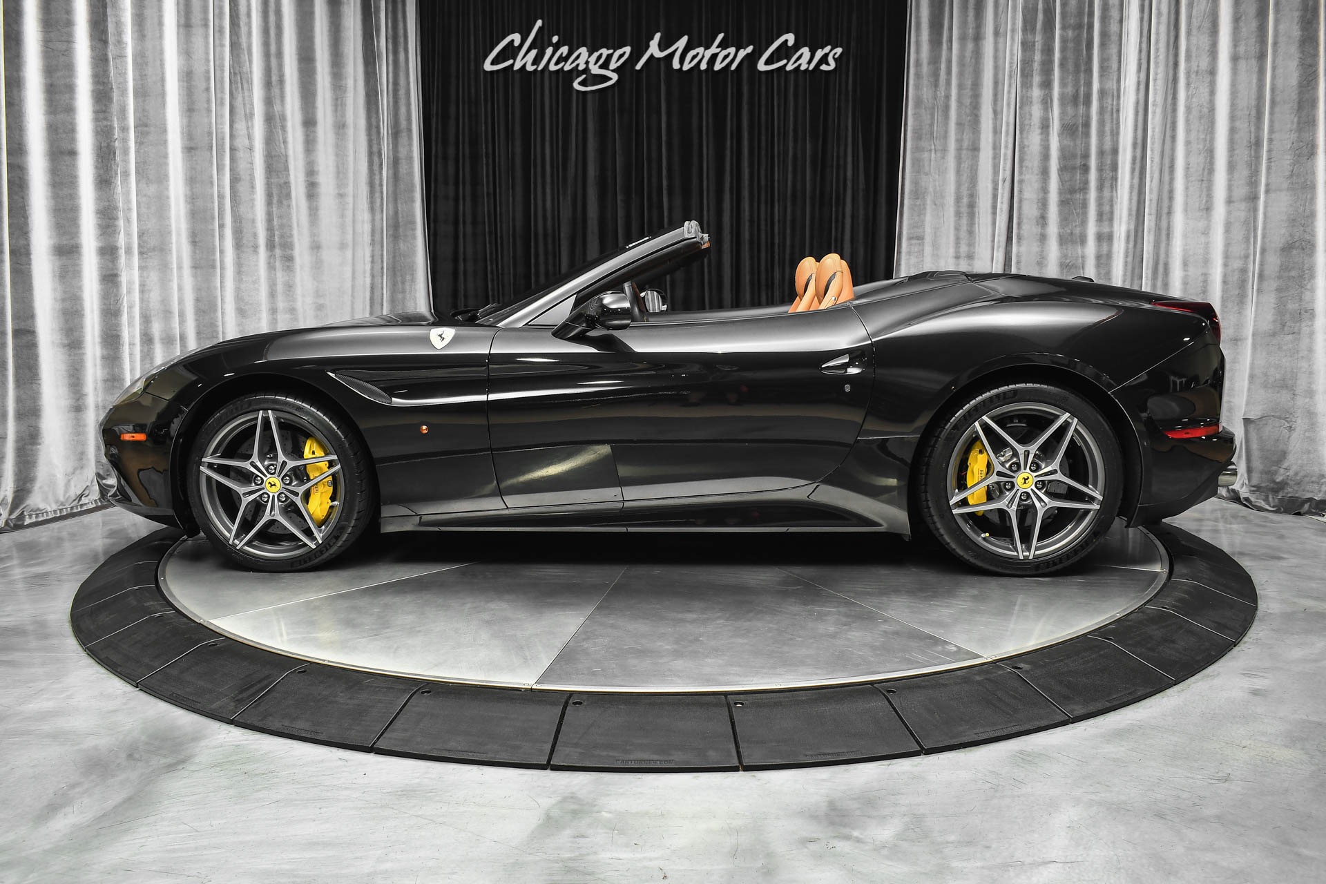 Used-2015-Ferrari-California-T-Convertible-20s-Only-13k-Miles-SERVICED-Optioned-Well-Hot-Color-Combo