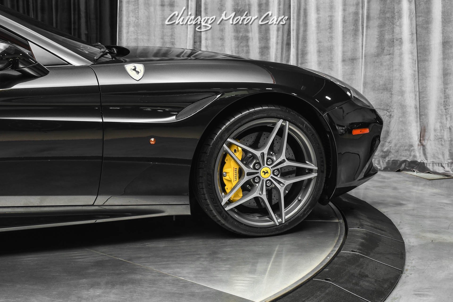 Used-2015-Ferrari-California-T-Convertible-20s-Only-13k-Miles-SERVICED-Optioned-Well-Hot-Color-Combo