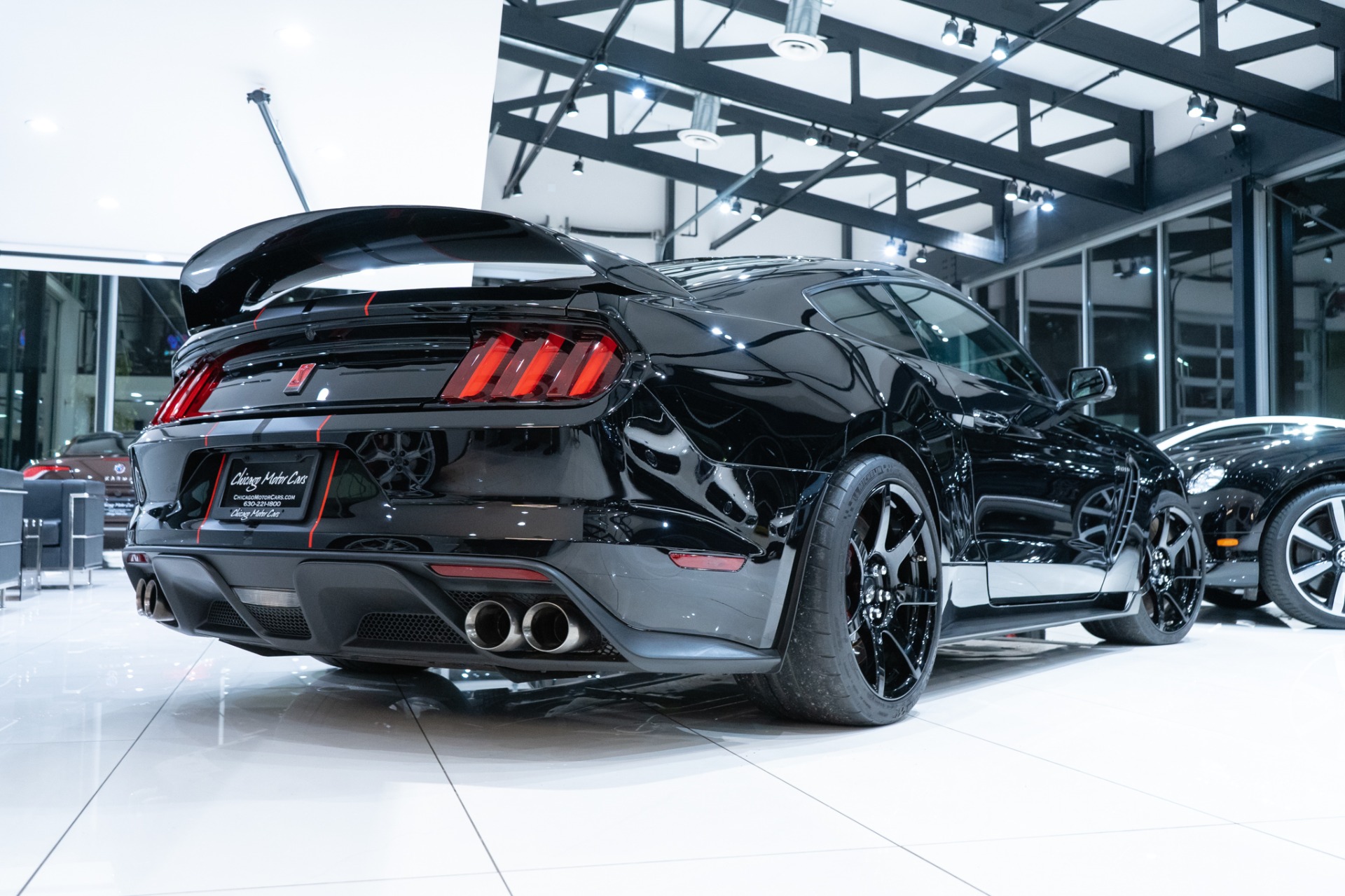 Used-2019-Ford-Mustang-Shelby-GT350R-Coupe-Only-600-Miles-LOADED-Super-RARE-B-O-Sound