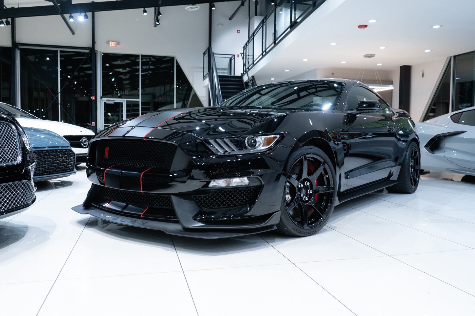 Used-2019-Ford-Mustang-Shelby-GT350R-Coupe-Only-600-Miles-LOADED-Super-RARE-B-O-Sound