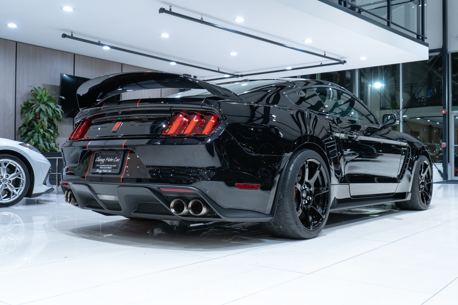 Used-2019-Ford-Mustang-Shelby-GT350R-Coupe-Only-600-Miles-LOADED-Super-RARE-B-O-Sound