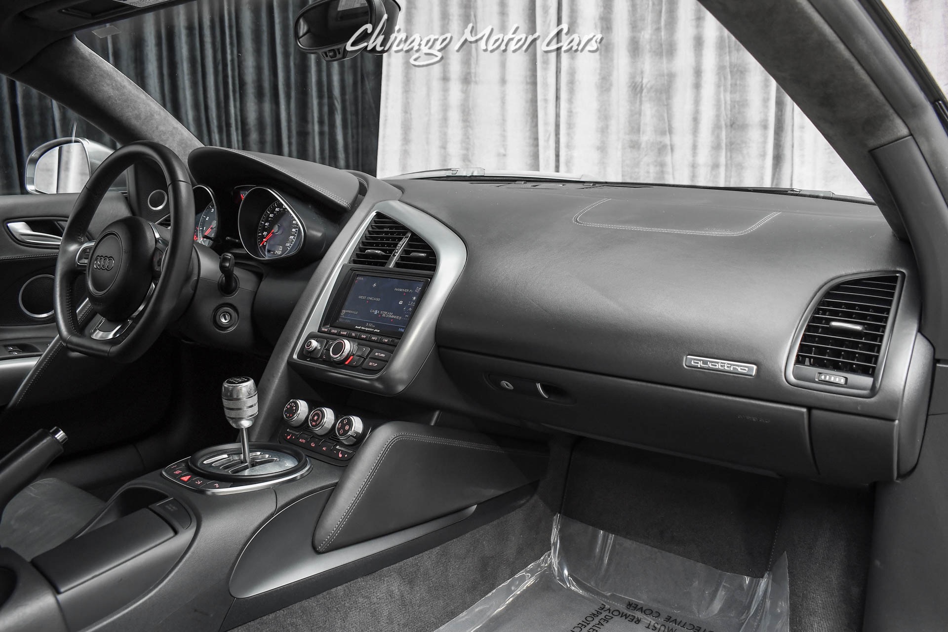 Audi R8 2009 Interior