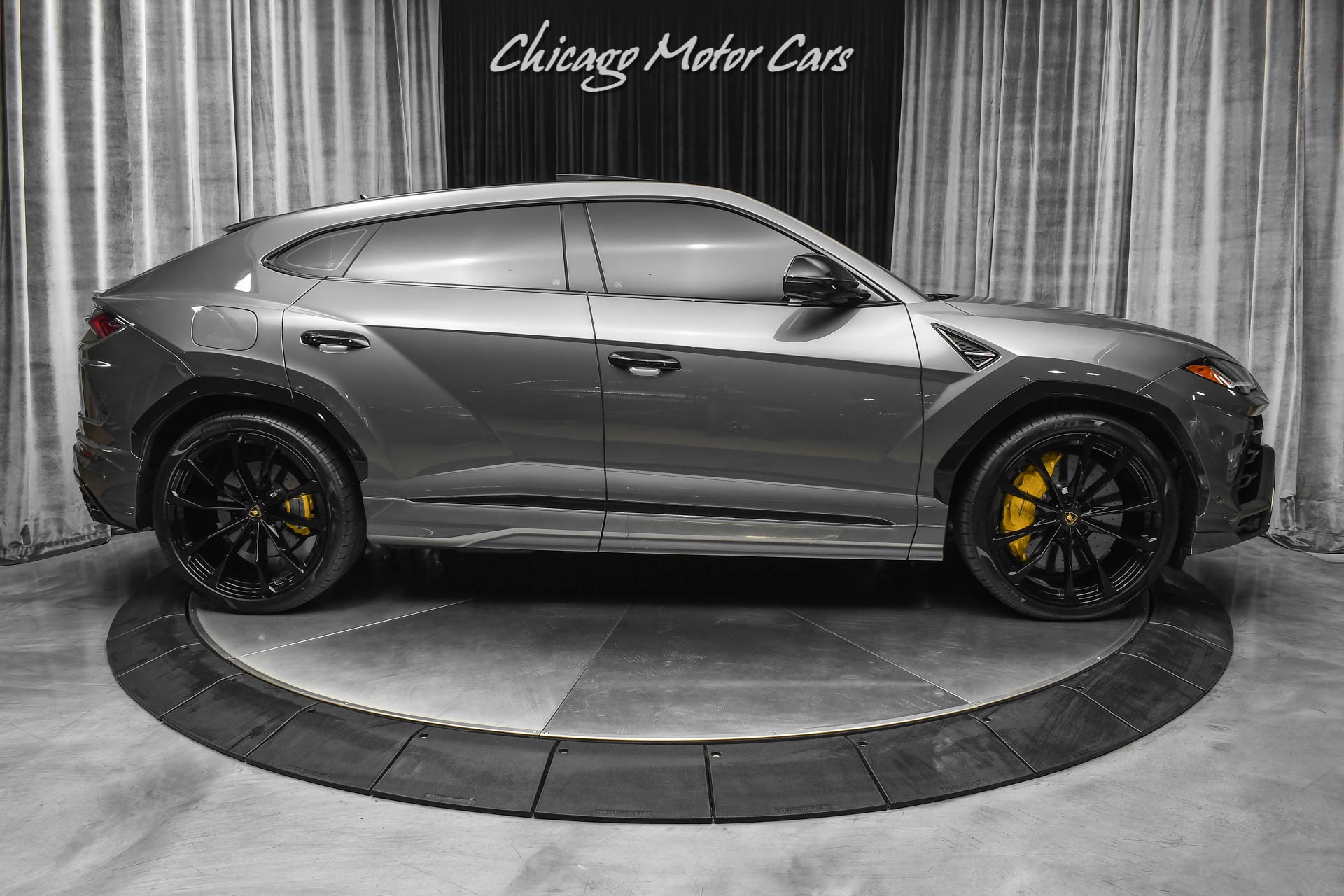 Used-2021-Lamborghini-Urus-SUV-Advanced-3d-Sound-23s-Panoramic-Roof-LOADED-Only-3k-Miles