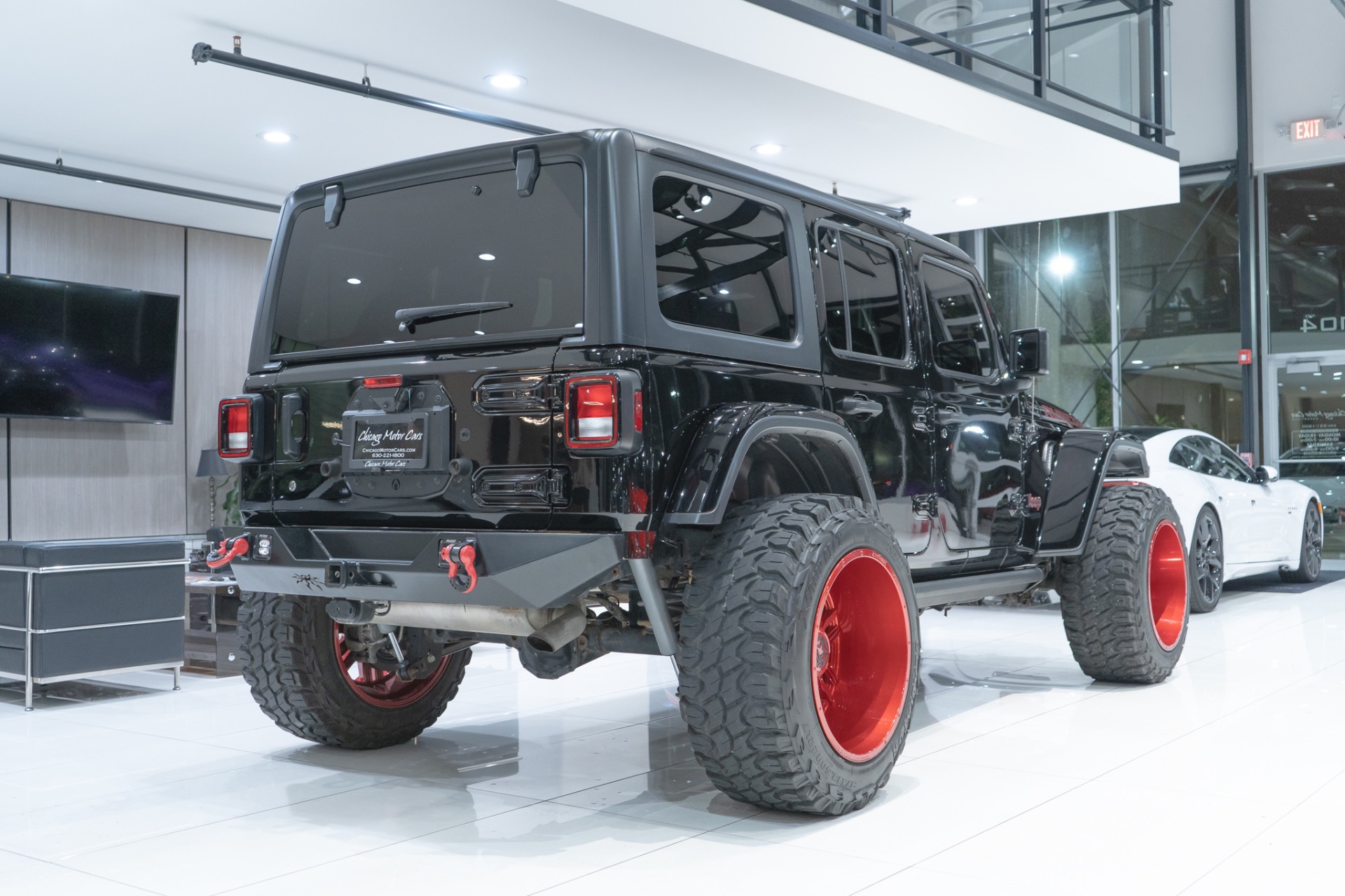 Used-2018-Jeep-Wrangler-Unlimited-Rubicon-Lifted-SuspensionWheels-Tasteful-Upgrades-LOADED