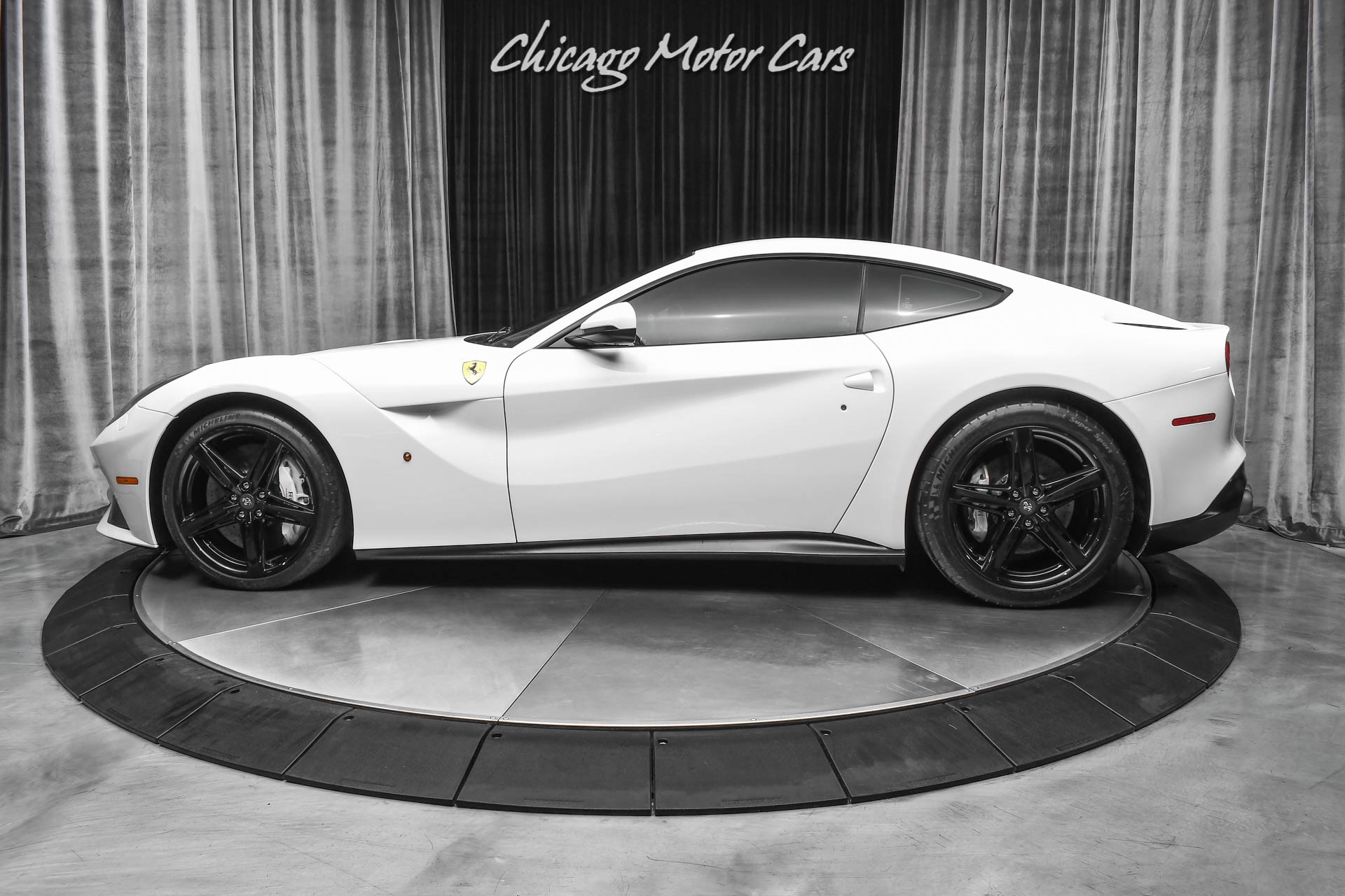 Used-2014-Ferrari-F12berlinetta-Coupe-Carbon-Fiber-Driver-Zone--LEDs-Diamond-Pattern-Seats