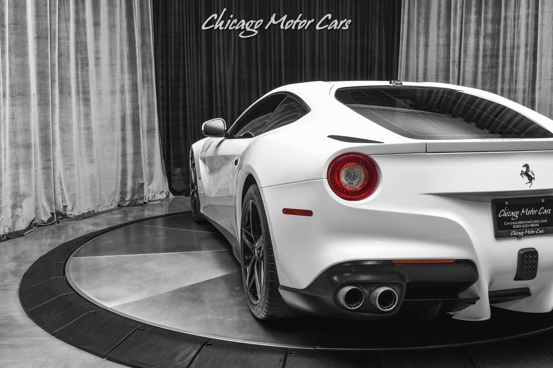 Used-2014-Ferrari-F12berlinetta-Coupe-Carbon-Fiber-Driver-Zone--LEDs-Diamond-Pattern-Seats