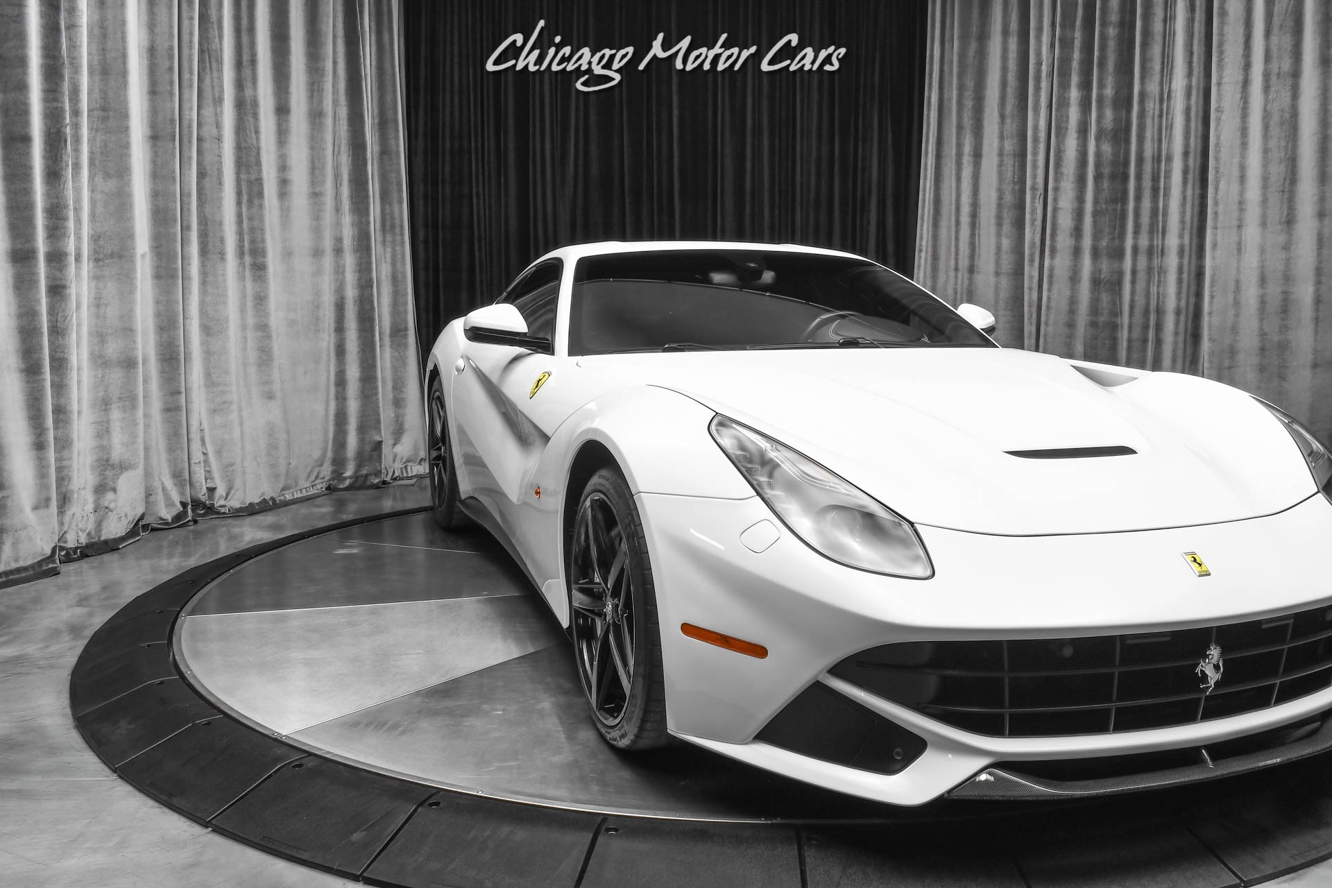 Used-2014-Ferrari-F12berlinetta-Coupe-Carbon-Fiber-Driver-Zone--LEDs-Diamond-Pattern-Seats