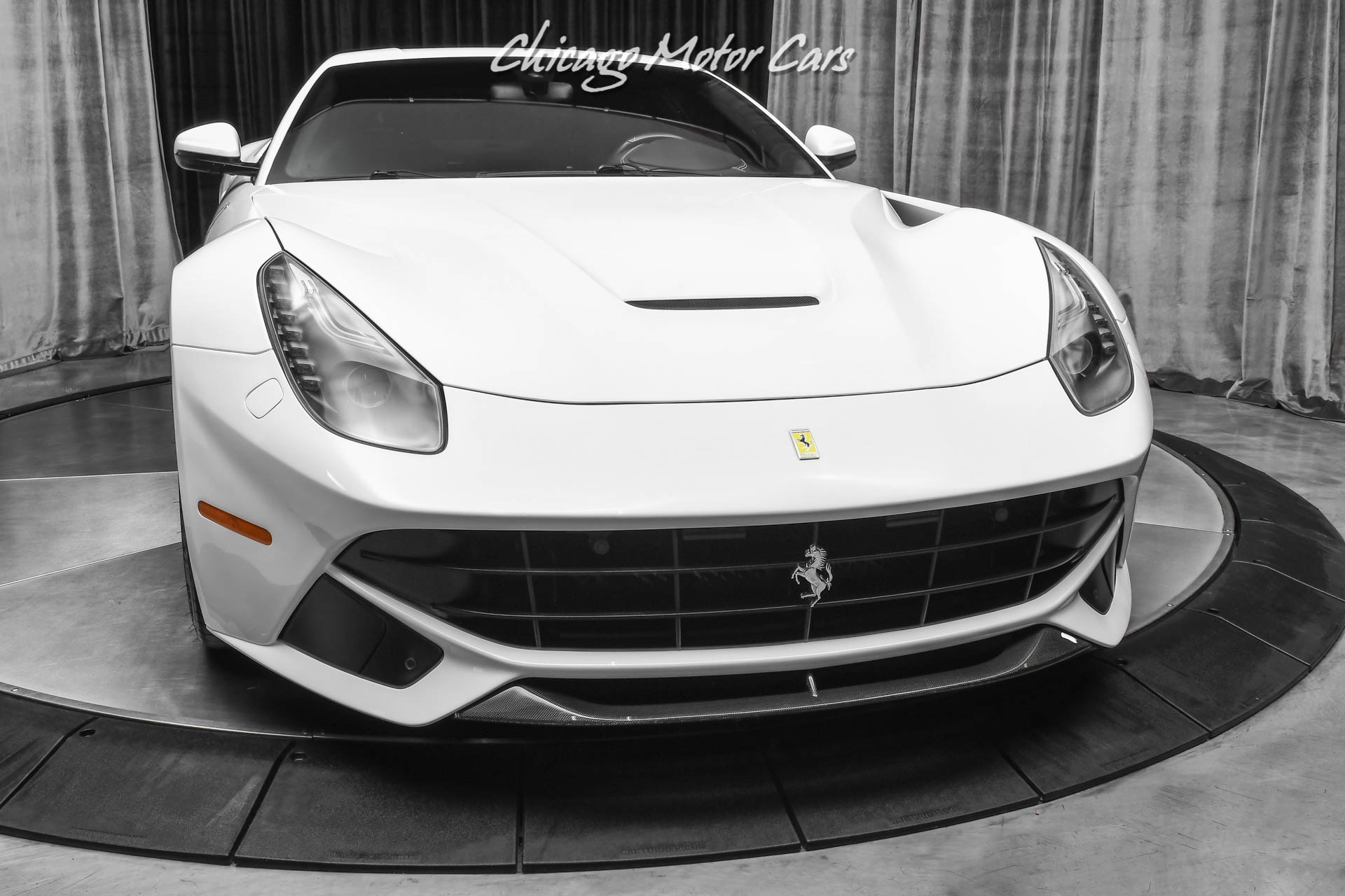 Used-2014-Ferrari-F12berlinetta-Coupe-Carbon-Fiber-Driver-Zone--LEDs-Diamond-Pattern-Seats