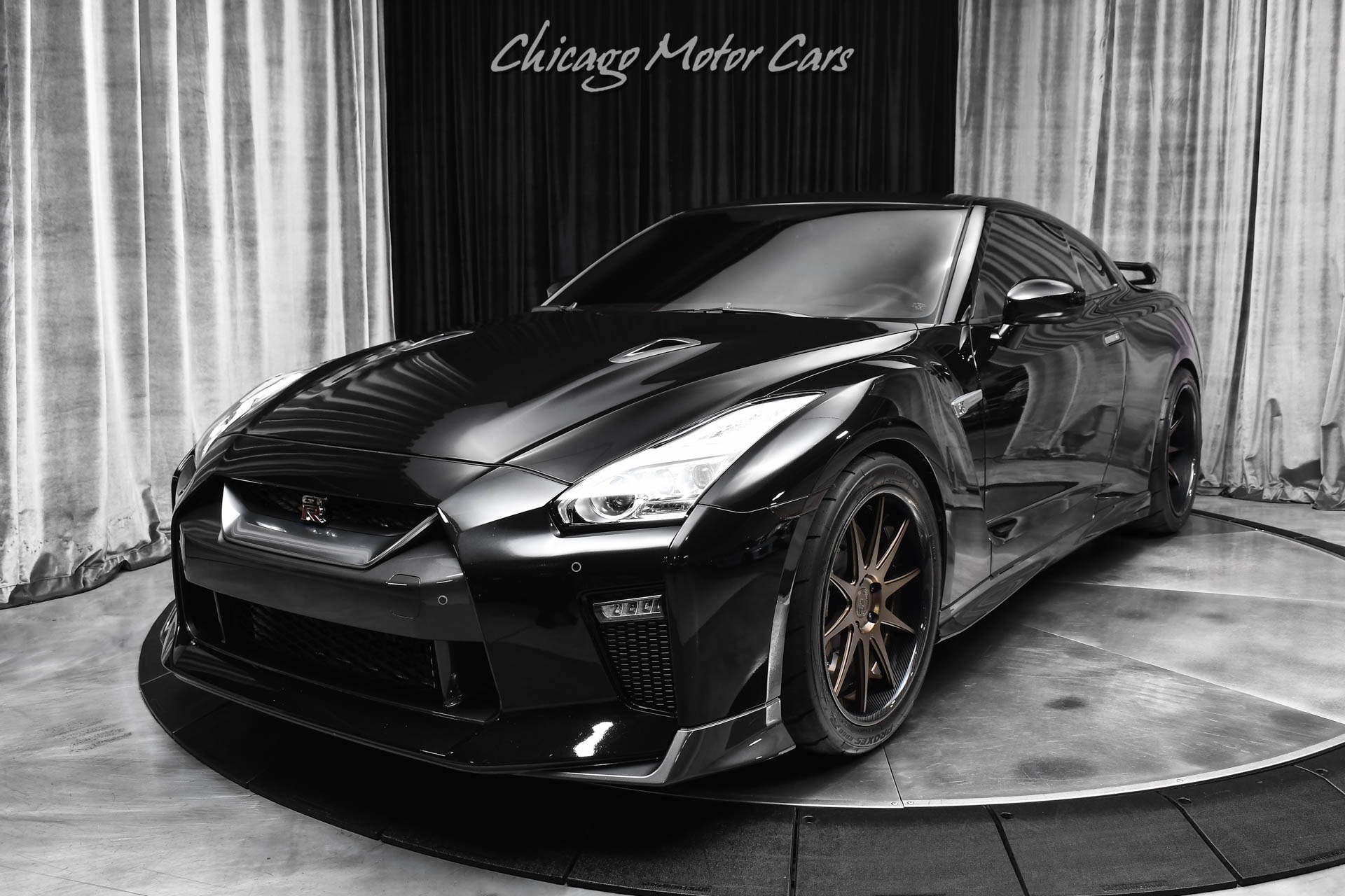 2017 NISSAN GT-R - Image 2