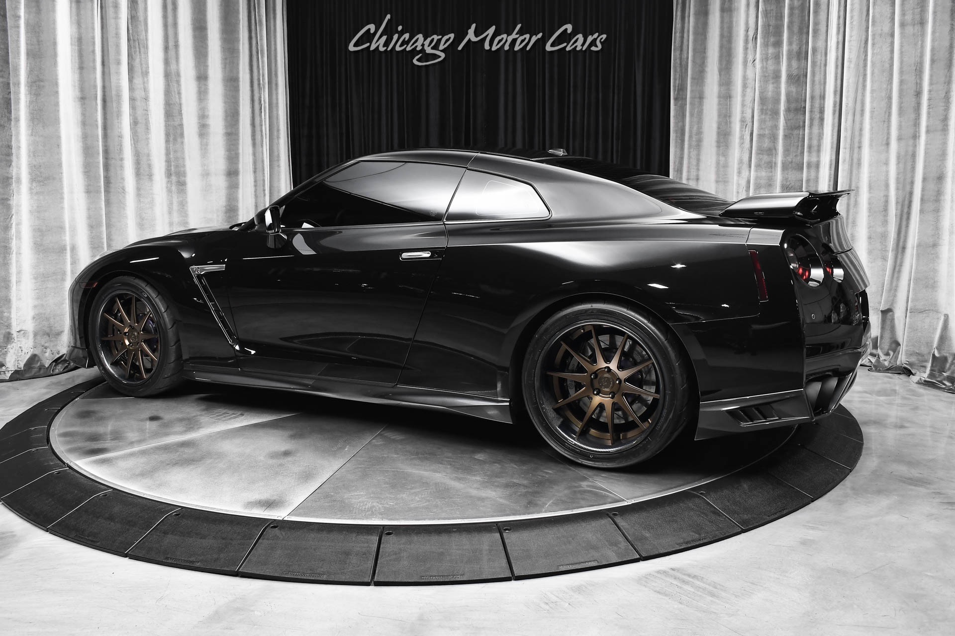 2017 NISSAN GT-R - Image 3