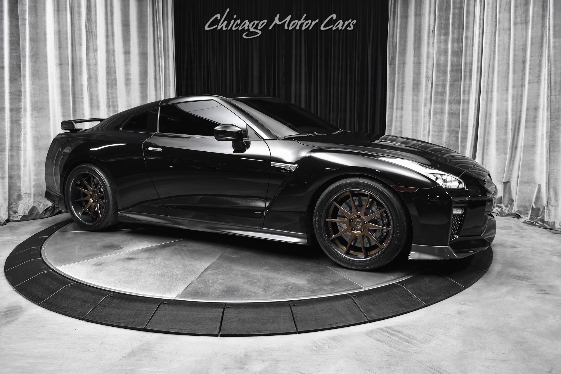 2017 NISSAN GT-R - Image 6