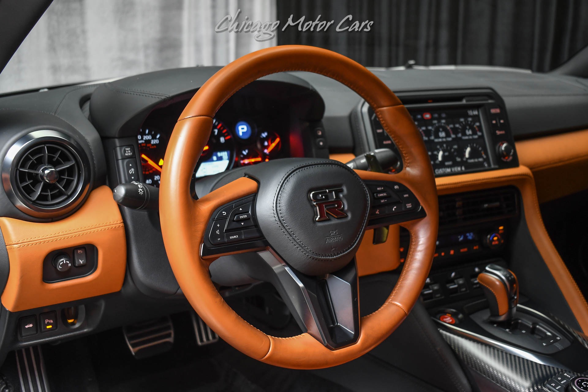 2017 NISSAN GT-R - Image 9